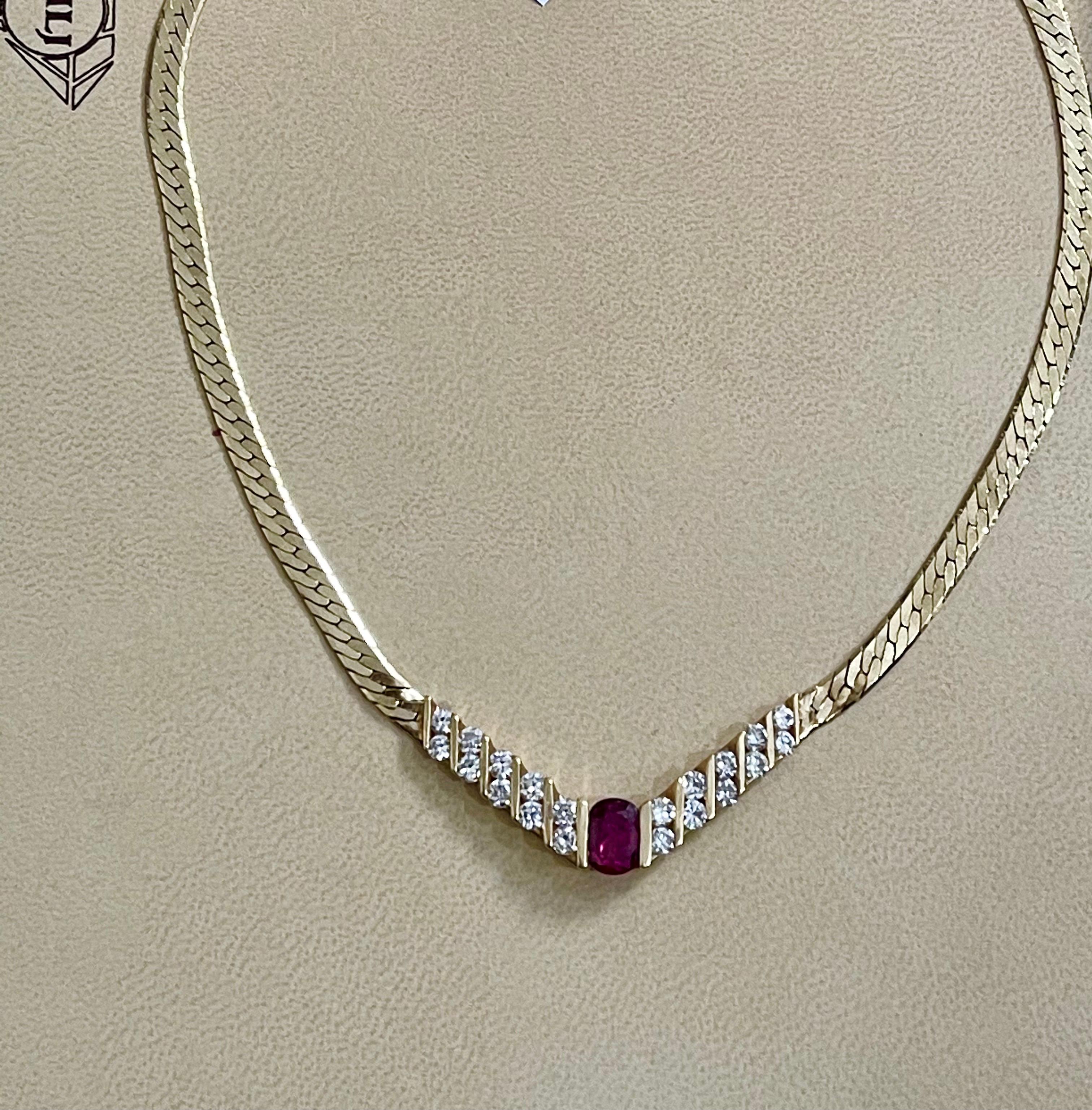 GIA-zertifiziert 3 Karat natürlicher ovaler  Halskette mit Rubin- und Diamant-Anhänger aus 14 Karat Gelbgold im Angebot 3
