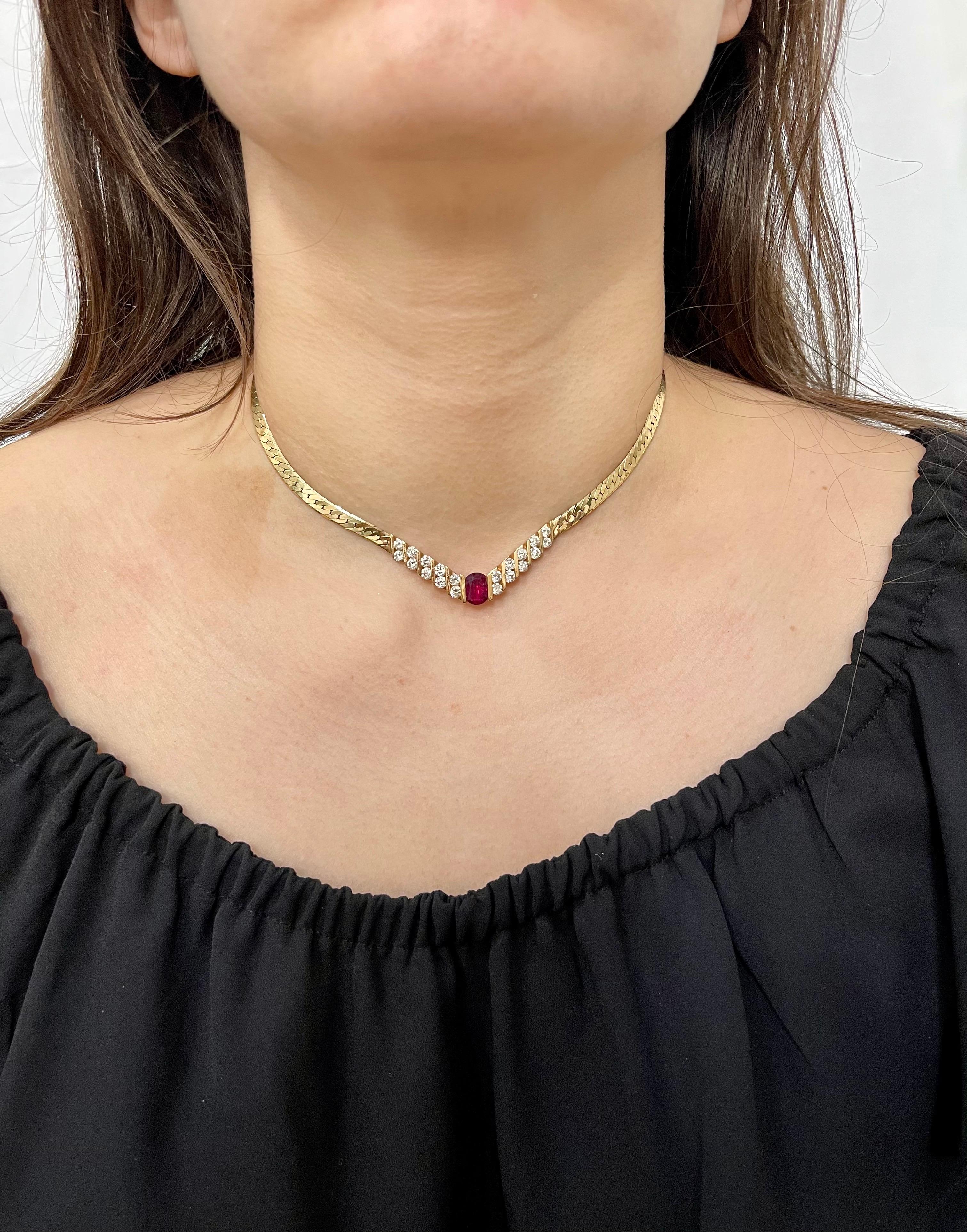 GIA-zertifiziert 3 Karat natürlicher ovaler  Halskette mit Rubin- und Diamant-Anhänger aus 14 Karat Gelbgold im Angebot 5