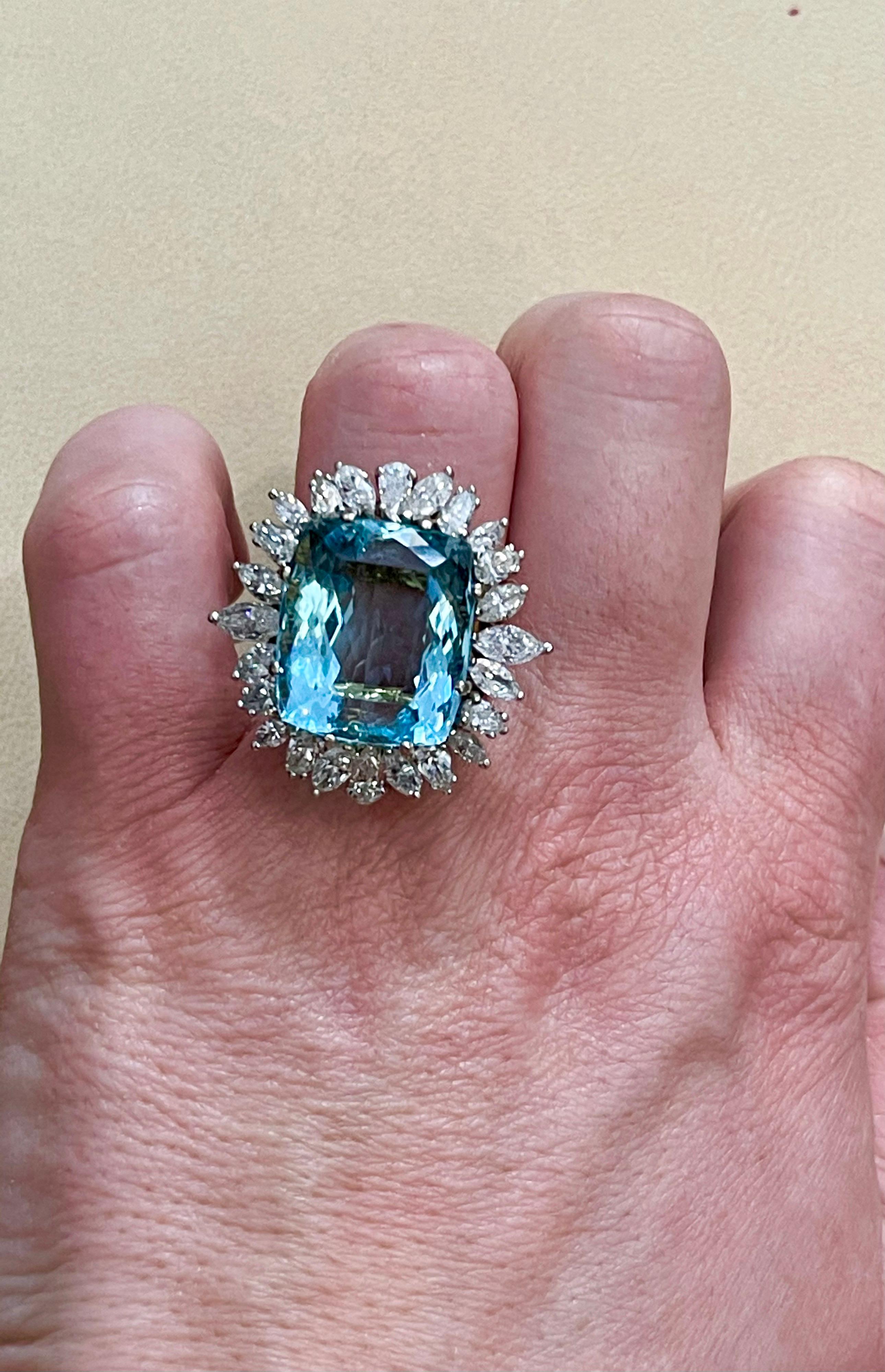 28 Carat Natural Aquamarine and Diamond Cocktail Ring 18 Karat Gold Adjustable For Sale 5