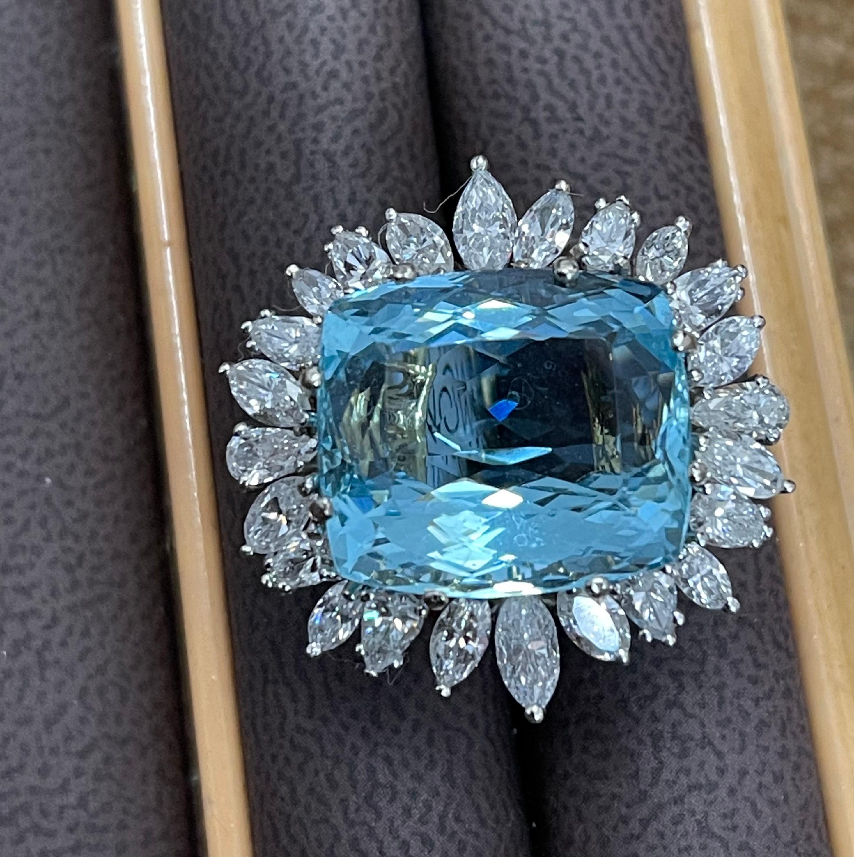 28 Carat Natural Aquamarine and Diamond Cocktail Ring 18 Karat Gold Adjustable For Sale 6