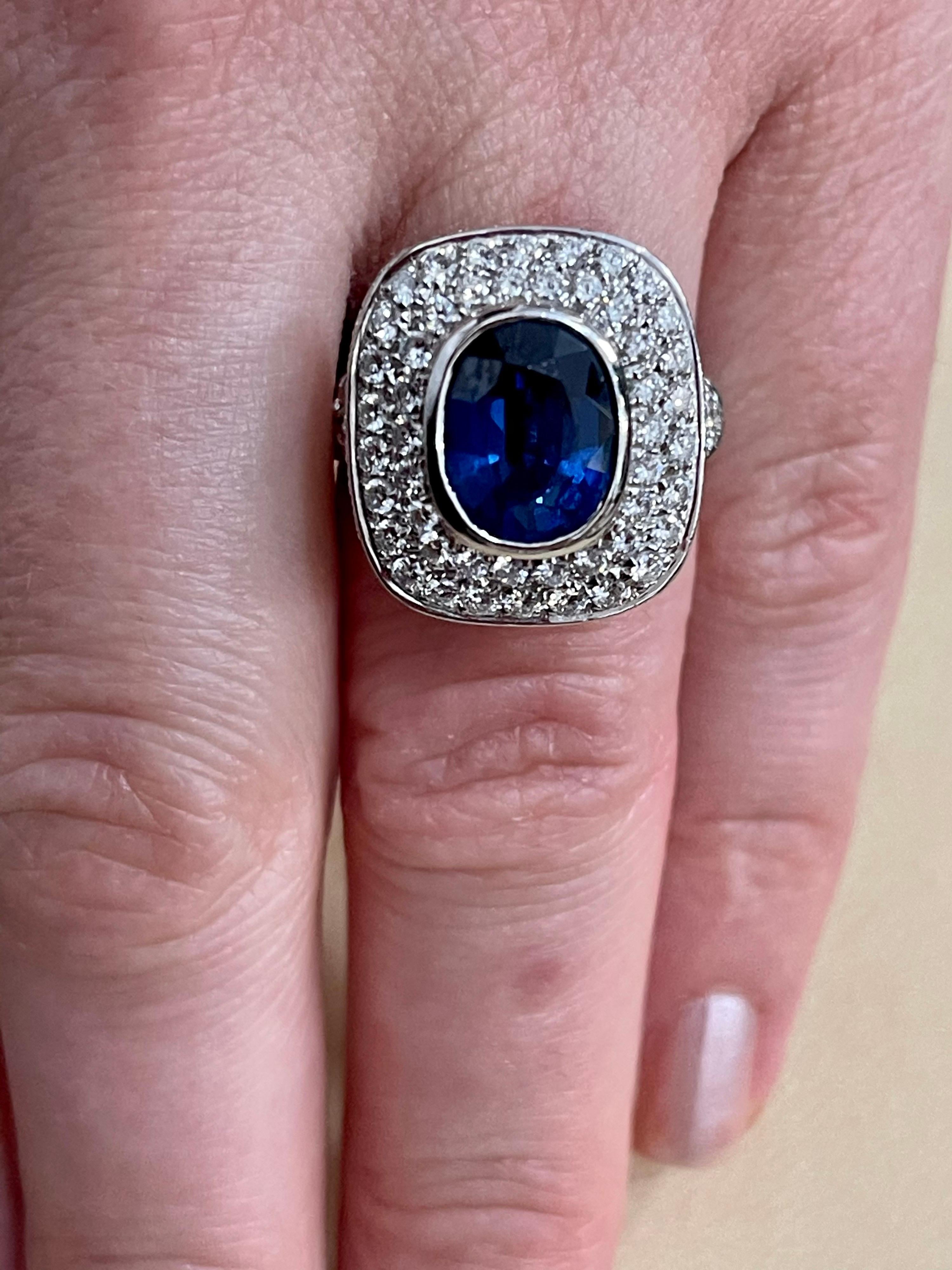 Ceylon Blue Sapphire and Diamond 18 Karat White Gold Cocktail Ring For Sale 7