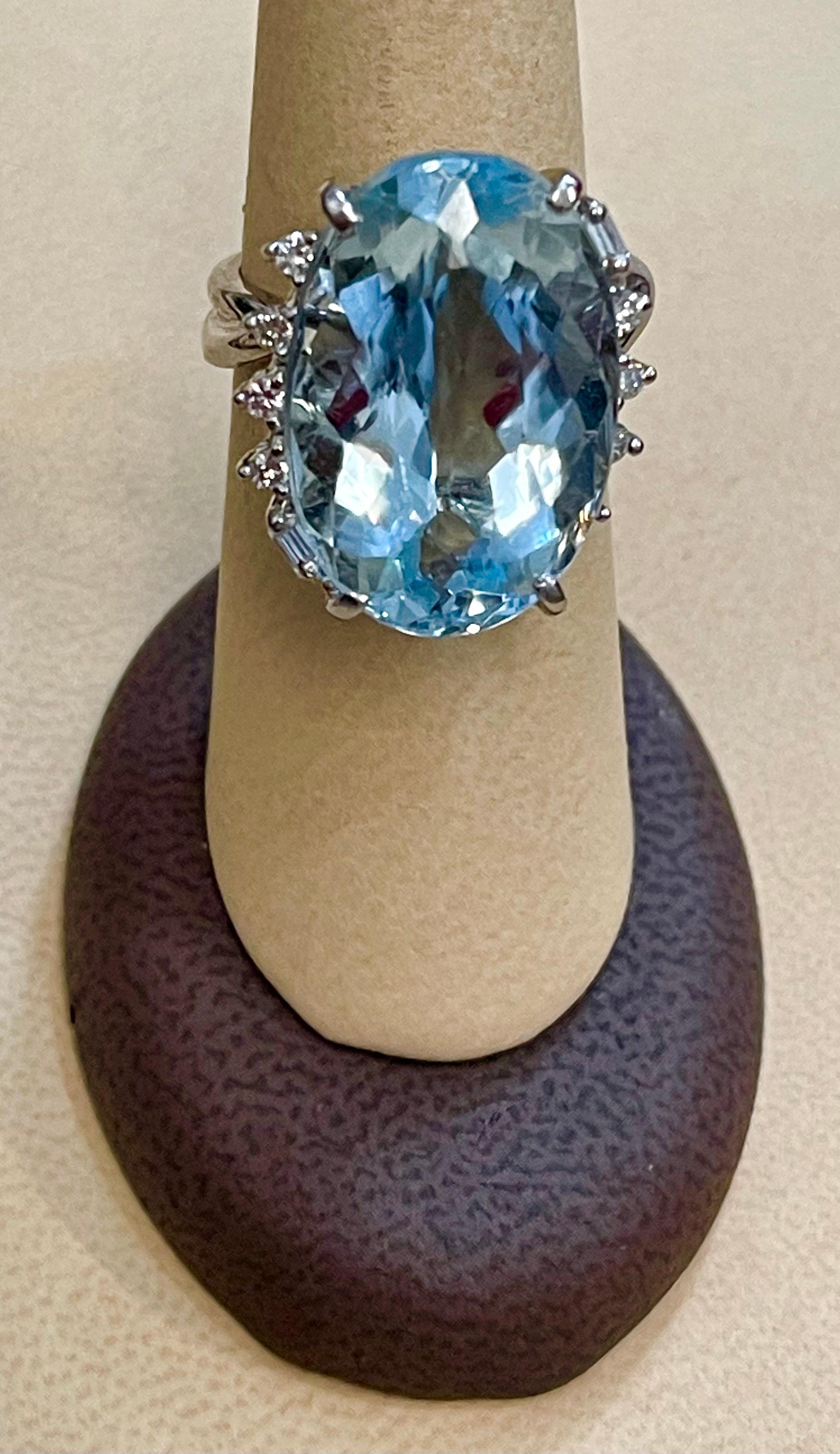 25 Carat Natural Aquamarine and Diamond Cocktail Ring 18 Karat Gold, Estate For Sale 1