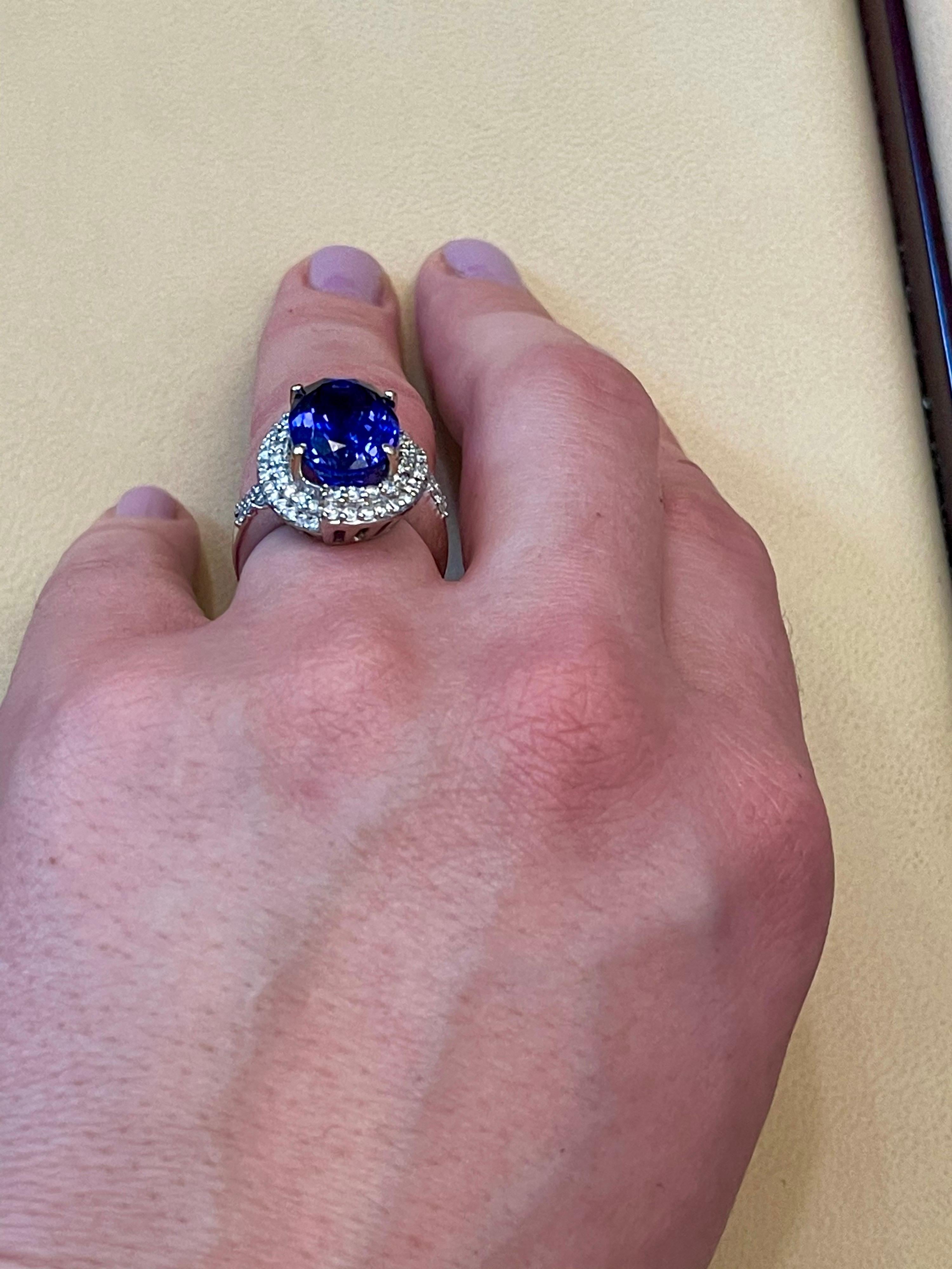 8.5 Carat Oval Tanzanite and 2 Carat Diamond Ring 18 Karat White Gold, Estate For Sale 2