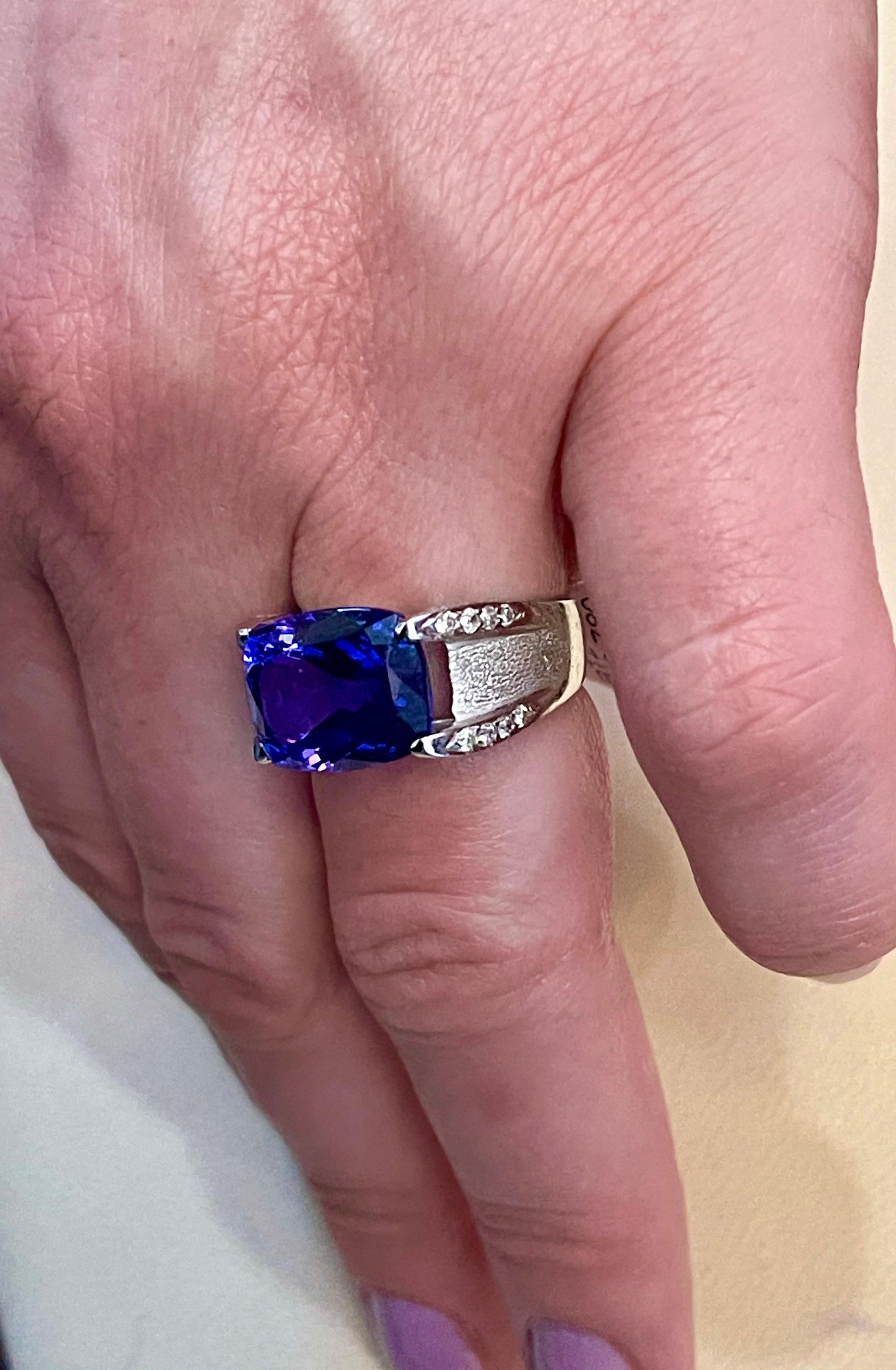 9 Carat Cushion-Cut Tanzanite Ring and Diamonds, 18 Karat White Gold, Estate 4