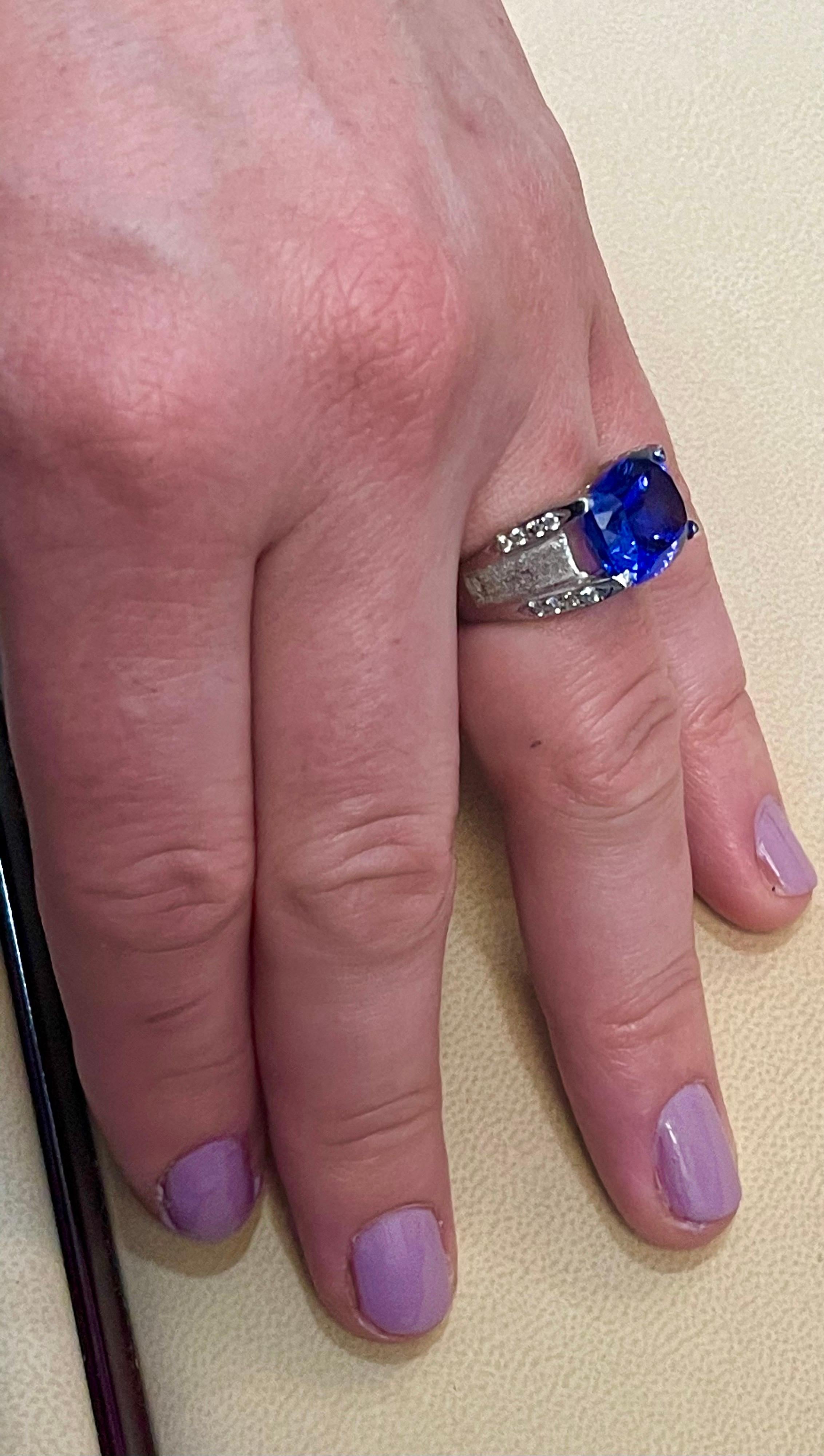 9 Carat Cushion-Cut Tanzanite Ring and Diamonds, 18 Karat White Gold, Estate 5