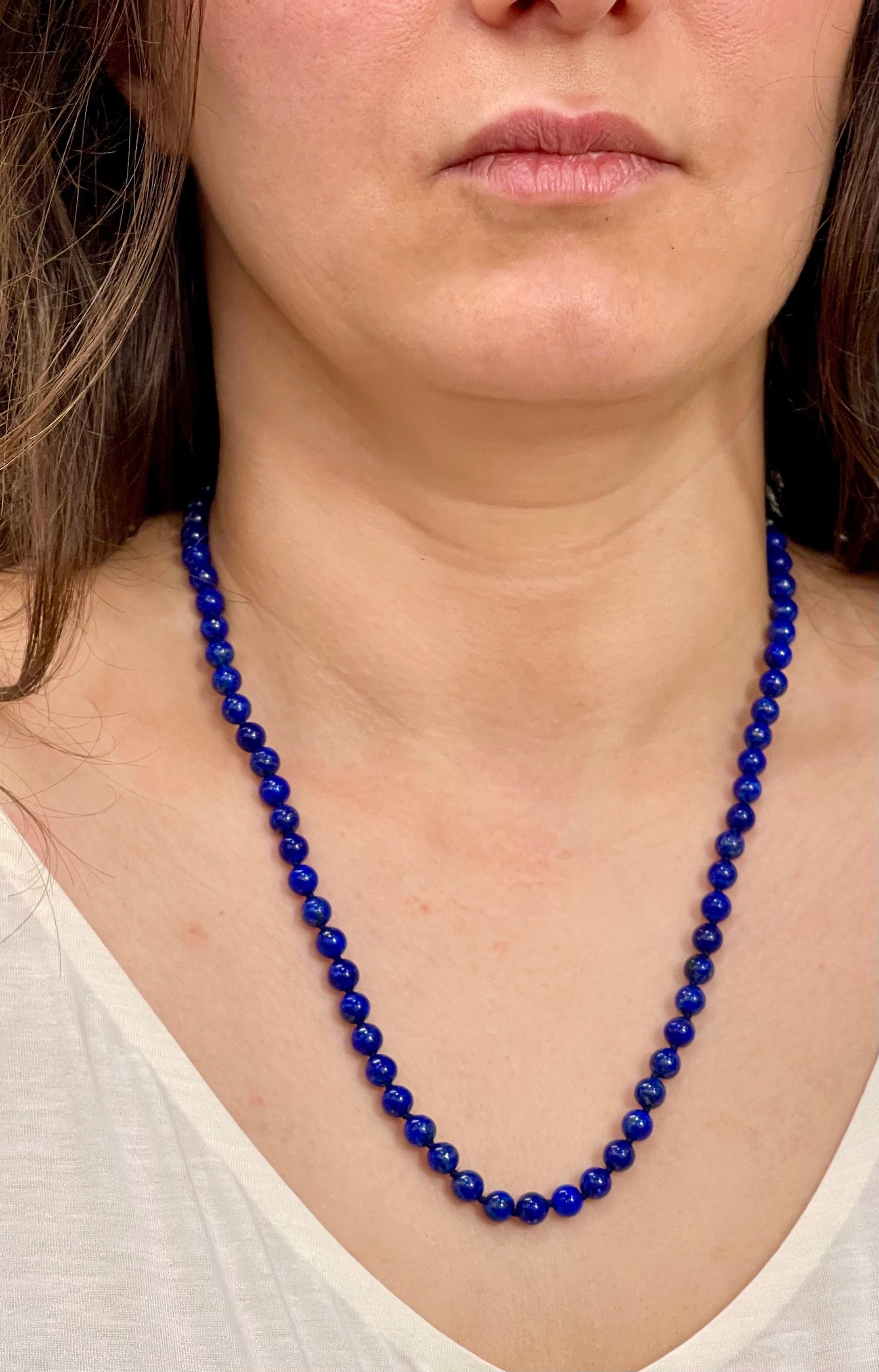 Vintage Lapis Lazuli Single Strand Necklace with 14 Karat Yellow Gold Lobster For Sale 4