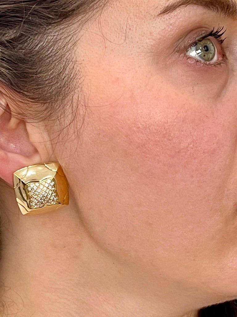Bvlgari Gold & Pavé Diamonds Large Pyramid Stud Earrings 18 K Yellow Gold For Sale 3