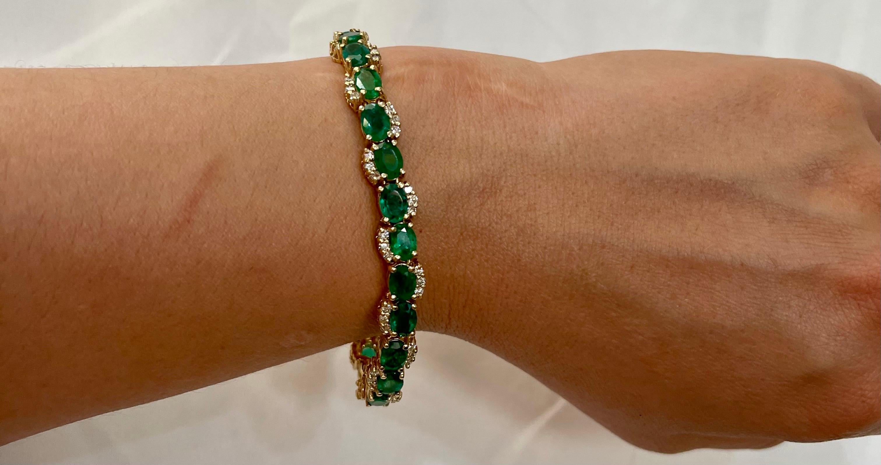 21 Carat Natural Brazil Emerald & 2.6 Ct Diamond Tennis Bracelet 14 Karat Y Gold For Sale 4