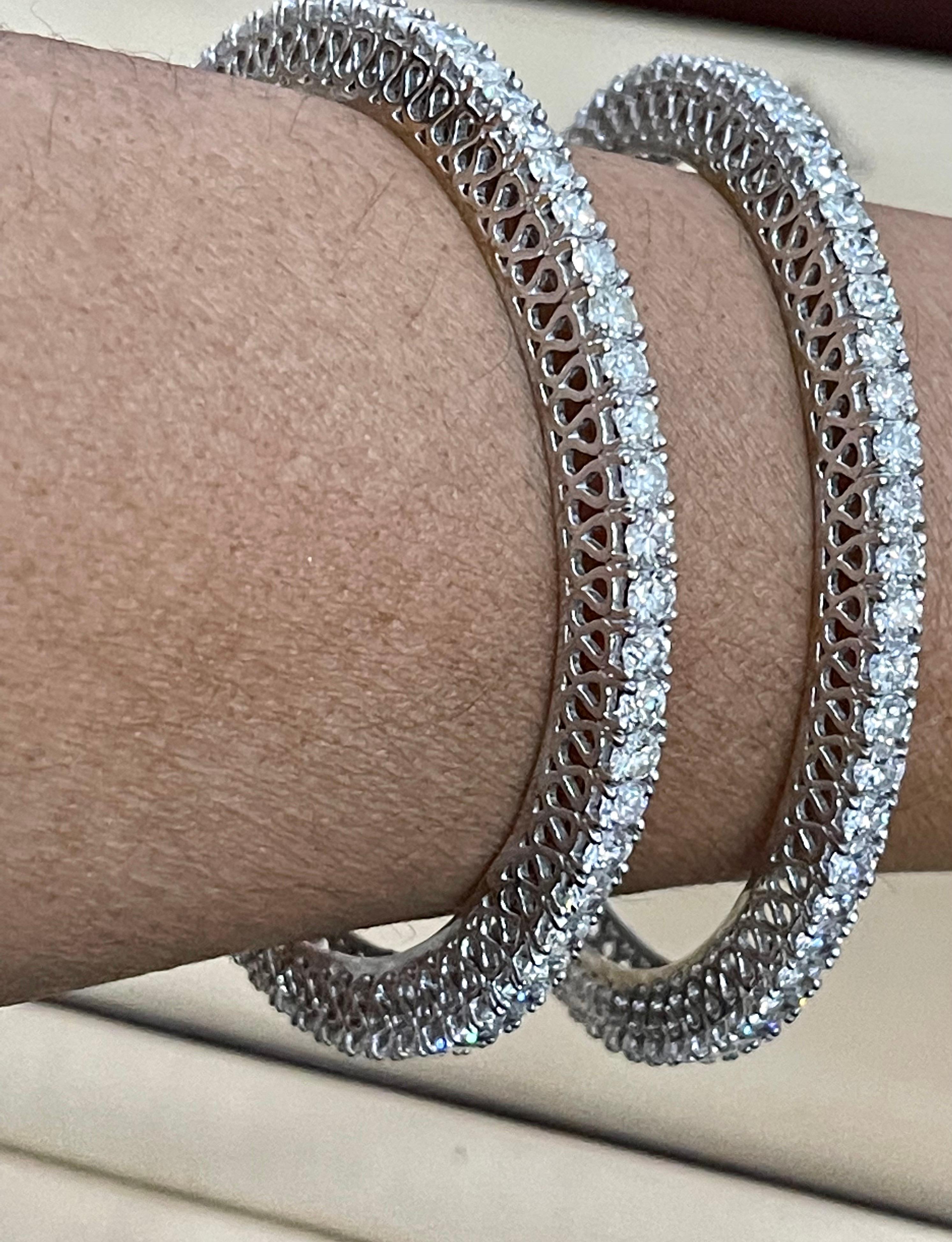 22 Pointer Each, 29 Ct Single Line Eternity 14 Kt Gold and Diamond Bangle, Pair In Excellent Condition For Sale In New York, NY