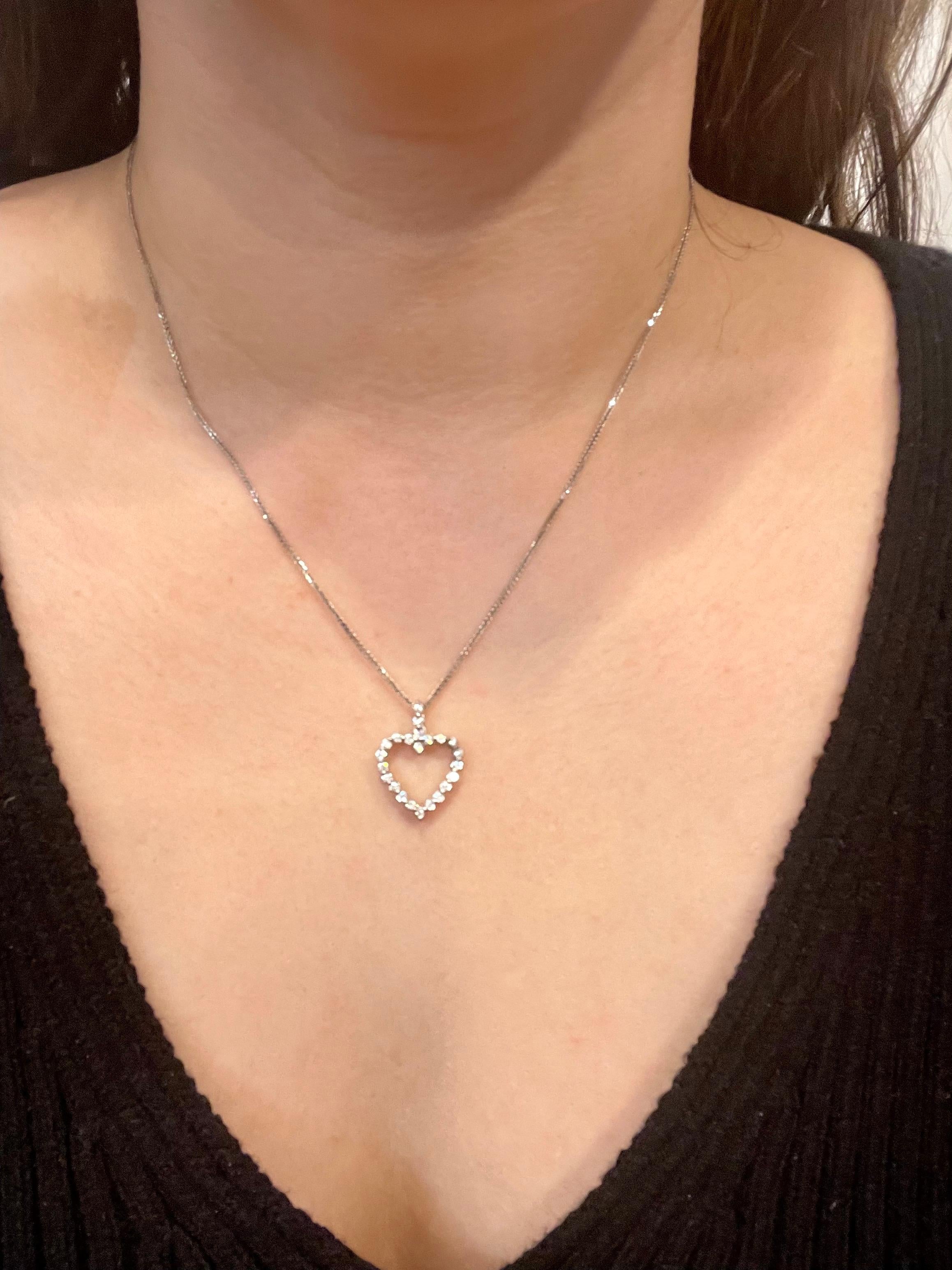 Pendentif/collier en forme de coeur en diamant de 1 carat en or blanc 14 carats avec chaîne en vente 11