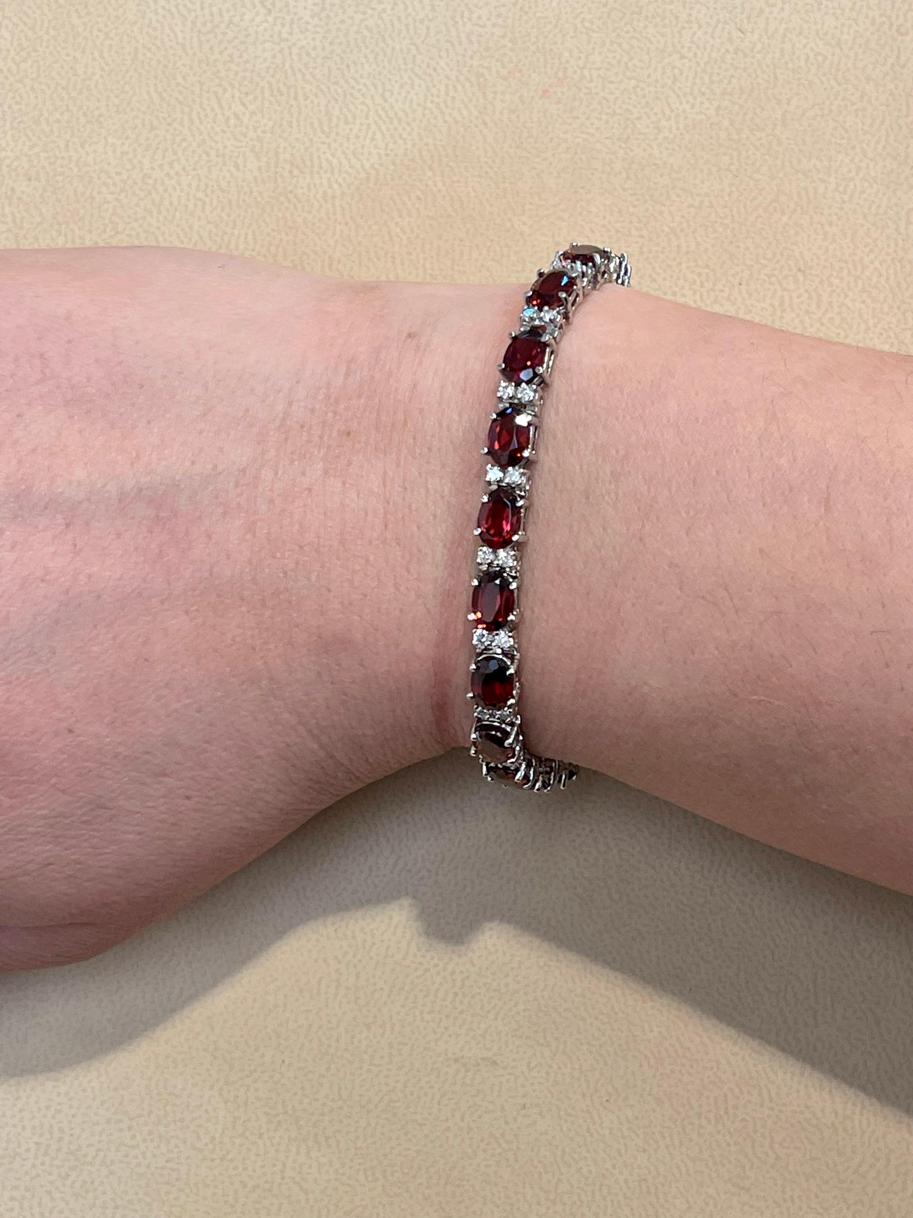 Bracelet tennis en or blanc 14 carats avec grenats naturels véritables de 18 carats en vente 1