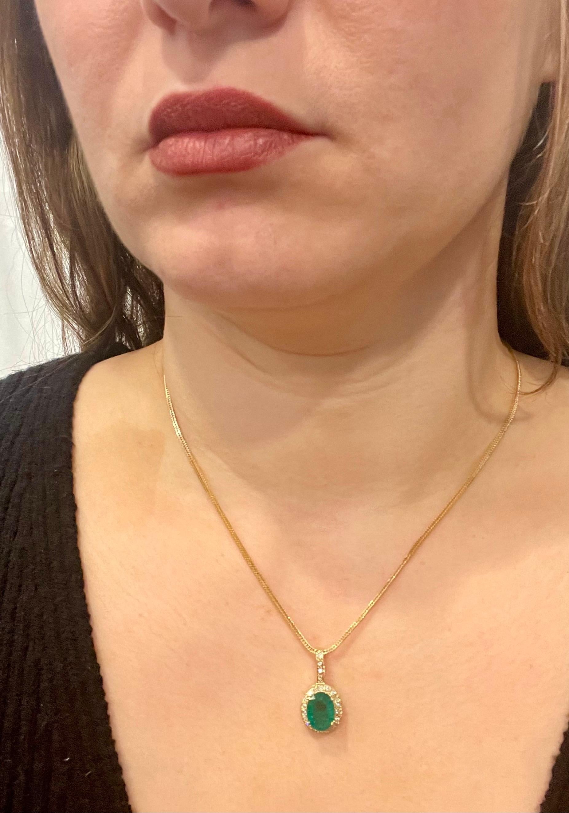 4,0 Karat natürlicher ovaler Smaragd & Diamant-Anhänger 14 Karat Gelbgold Kette 10