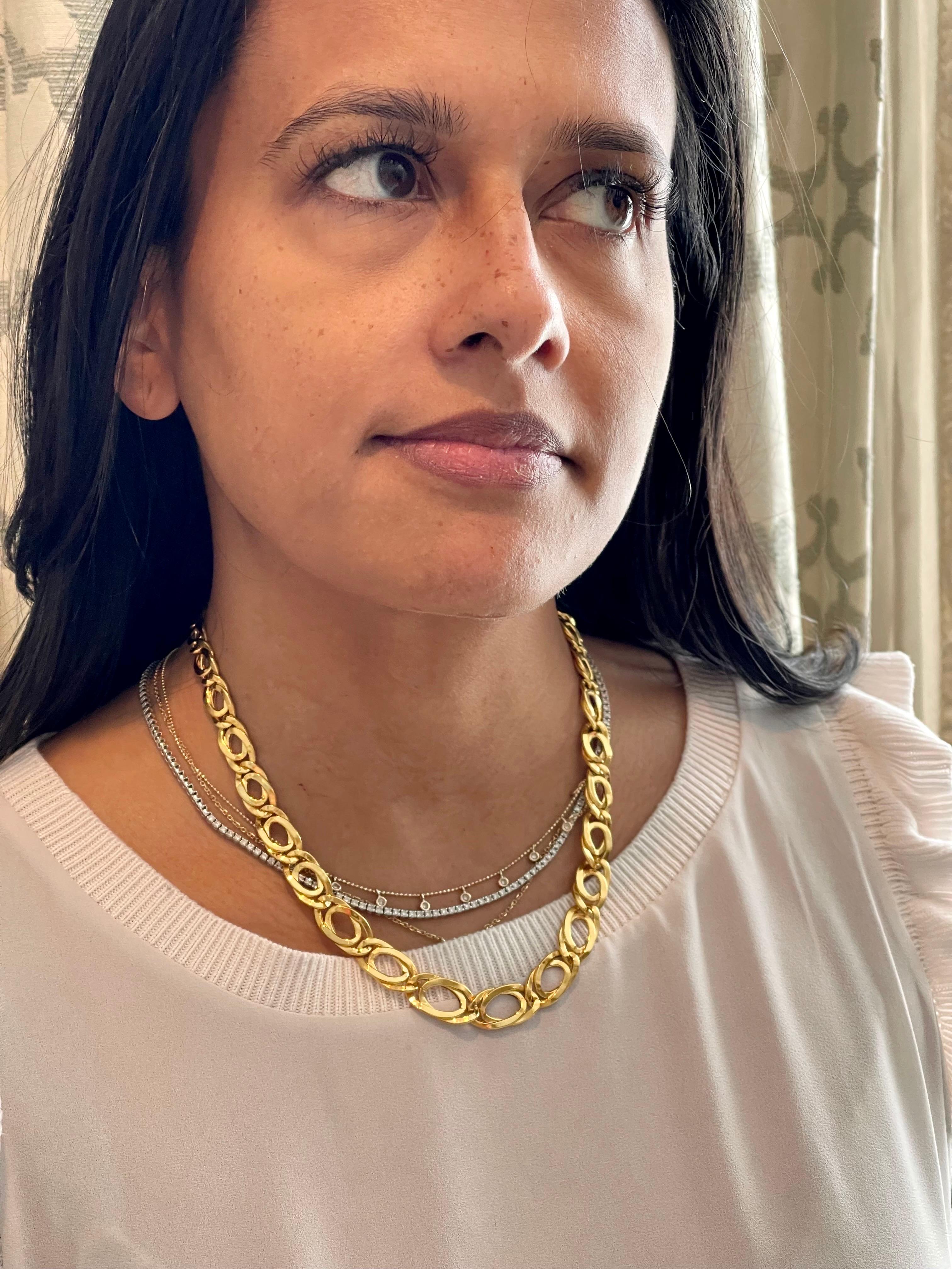 Vintage 18 Karat Yellow Gold Hammered Double Oval Graduating Link Necklace For Sale 3