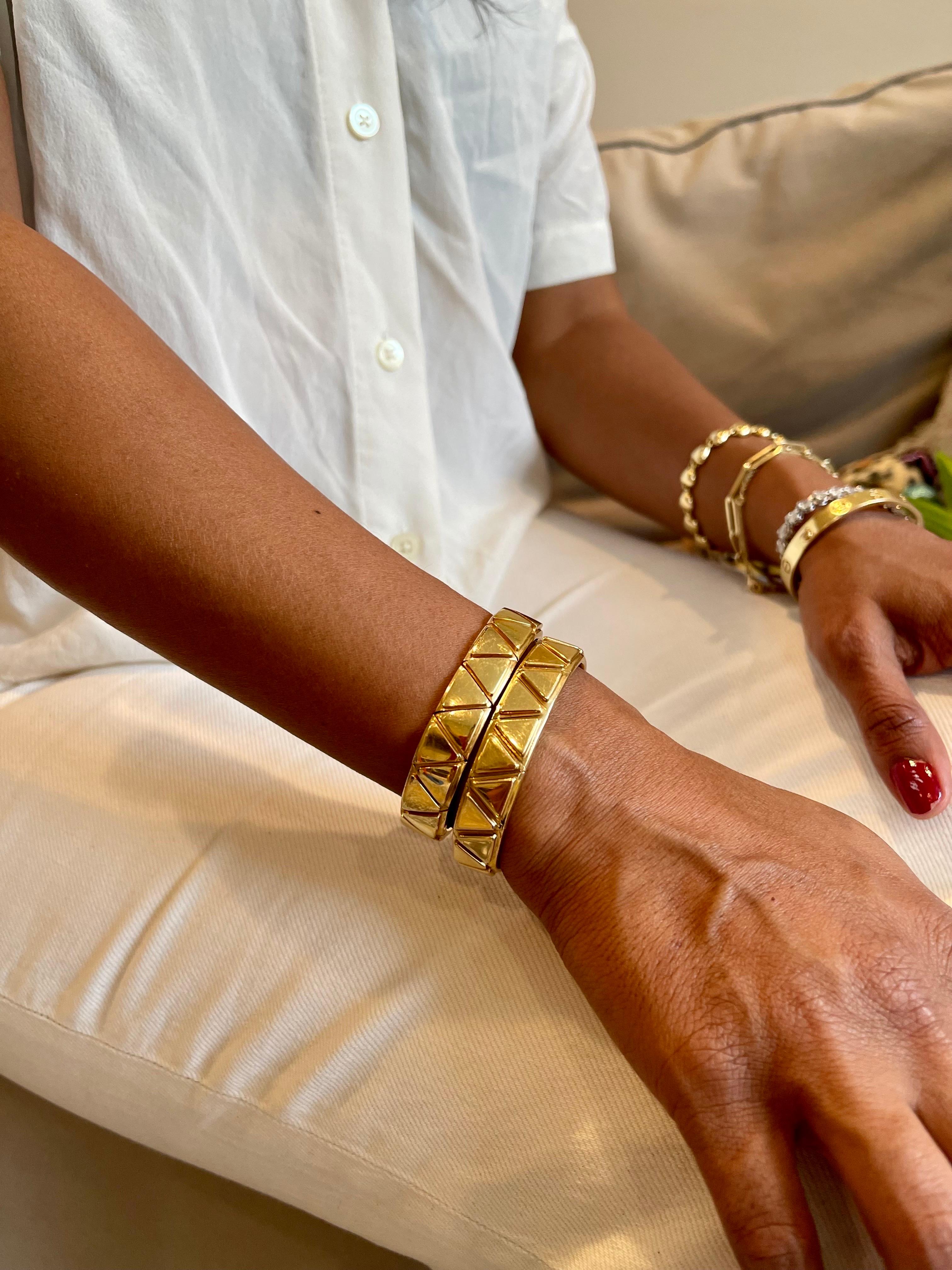 Marina B Cuff Pair in 18 Karat Yellow Gold 90 Gm Triangoli Collection 9