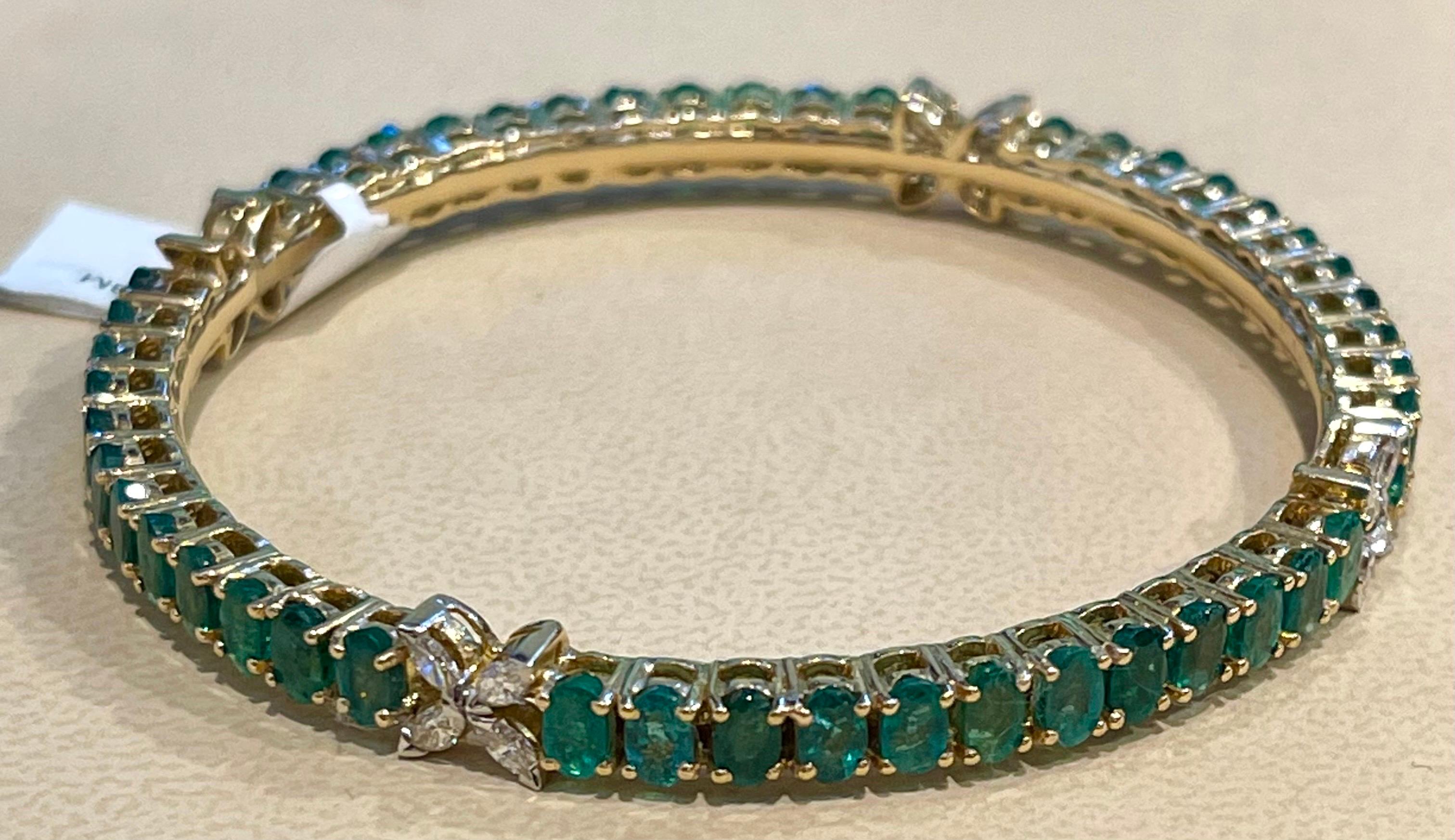 9 Carat Oval Emeralds and Diamonds 18 Karat Gold 23 Grams Bangle /Bracelet 2