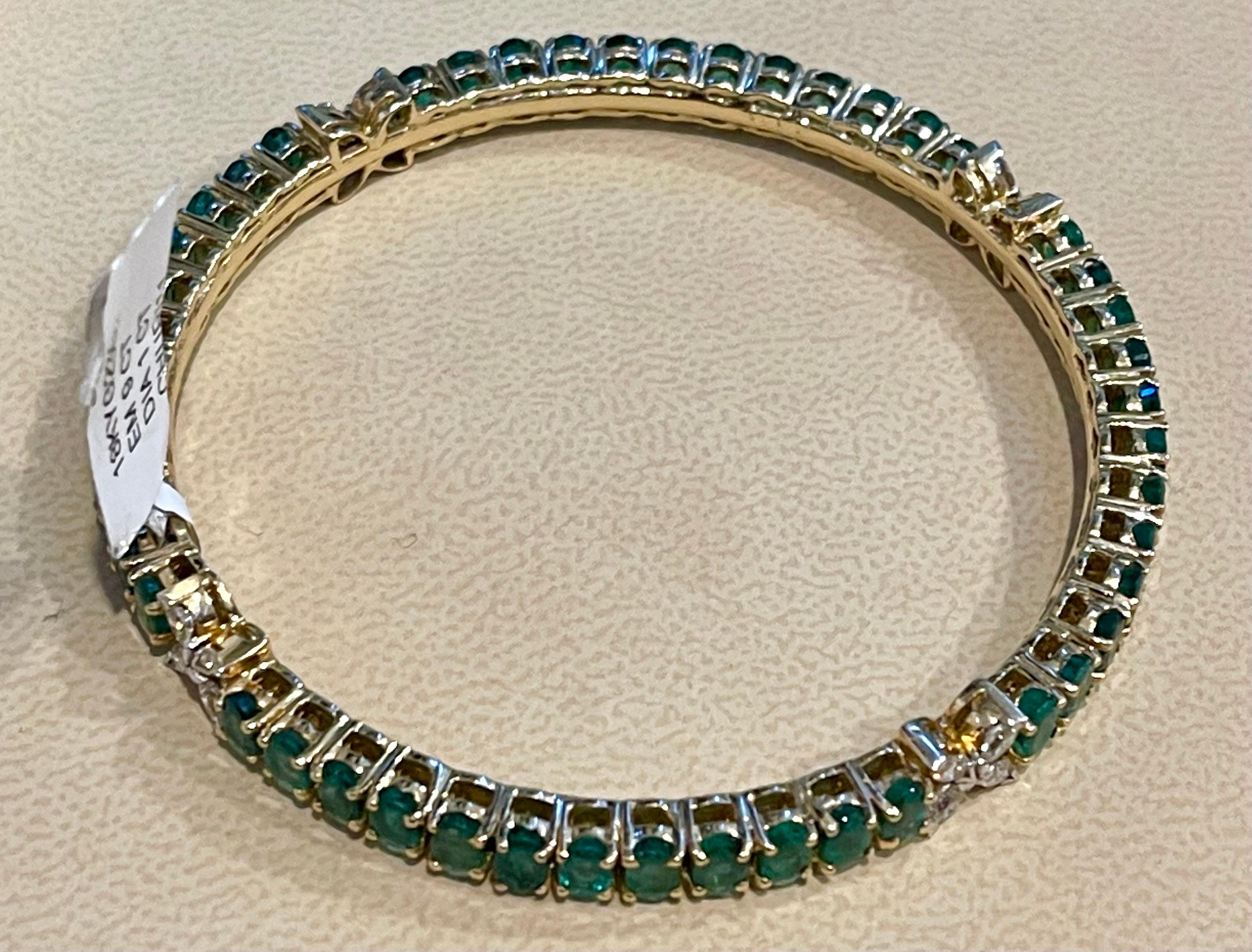 9 Carat Oval Emeralds and Diamonds 18 Karat Gold 23 Grams Bangle /Bracelet 1