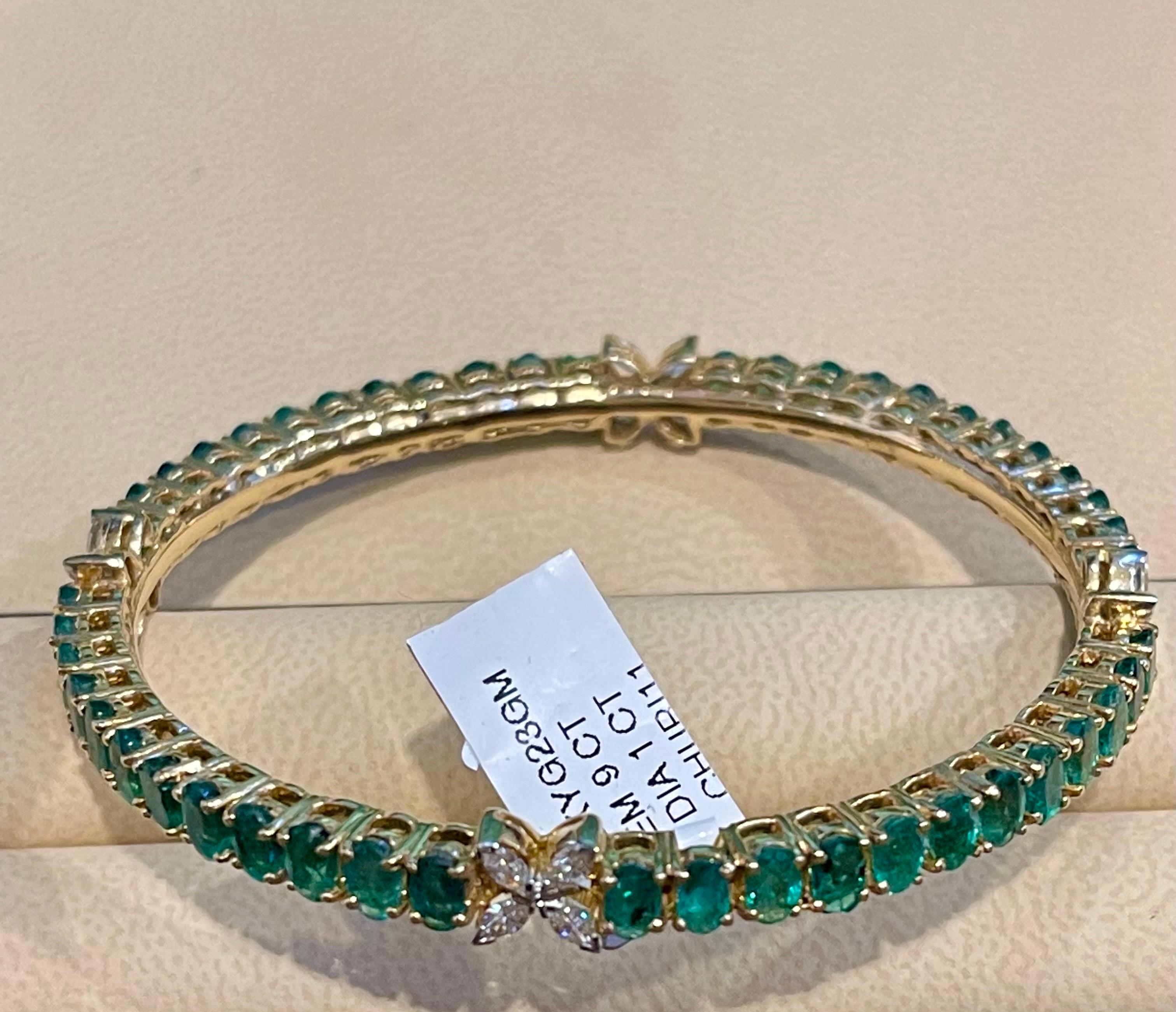 9 Carat Oval Emeralds and Diamonds 18 Karat Gold 23 Grams Bangle /Bracelet 5