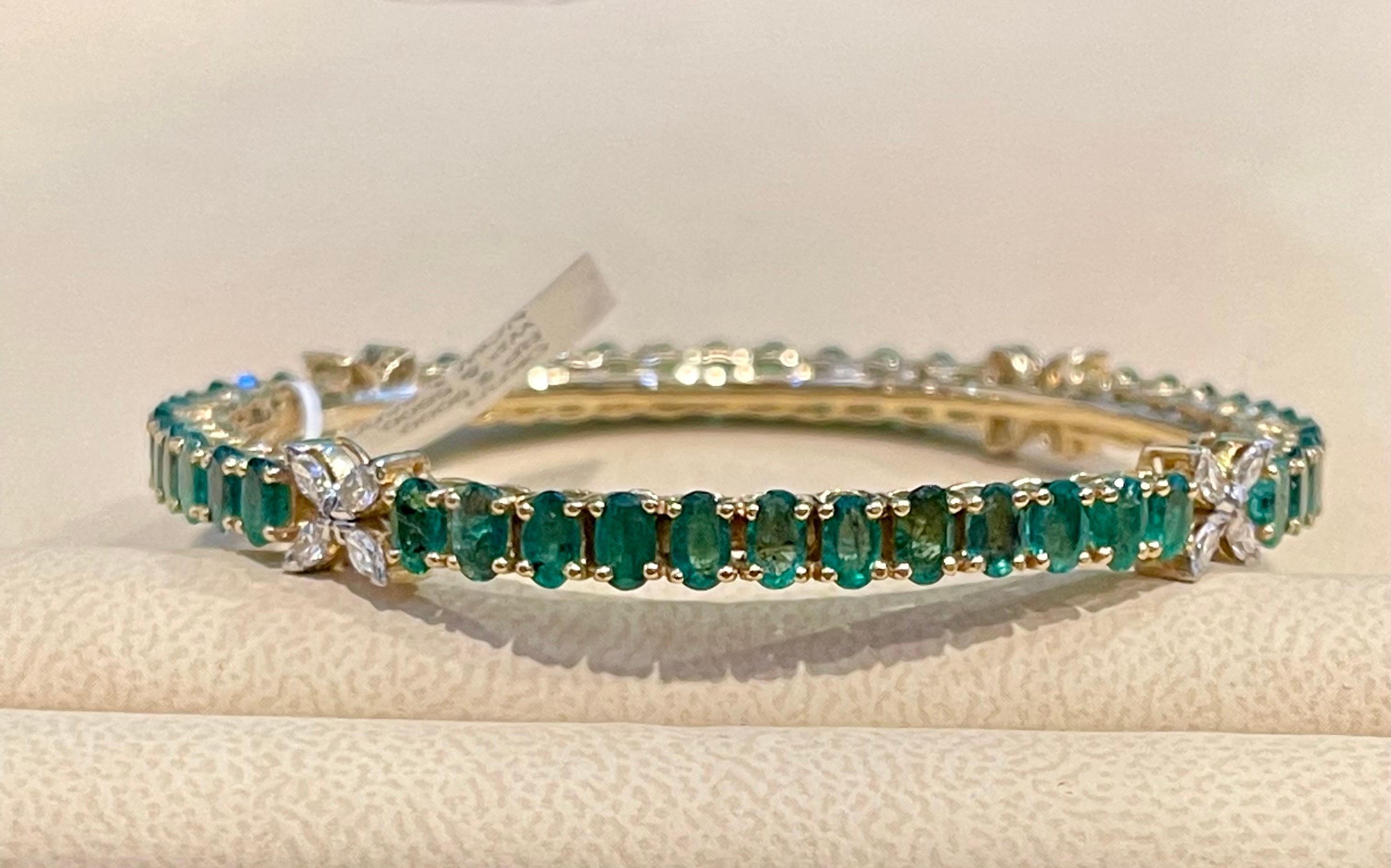 9 Carat Oval Emeralds and Diamonds 18 Karat Gold 23 Grams Bangle /Bracelet 6