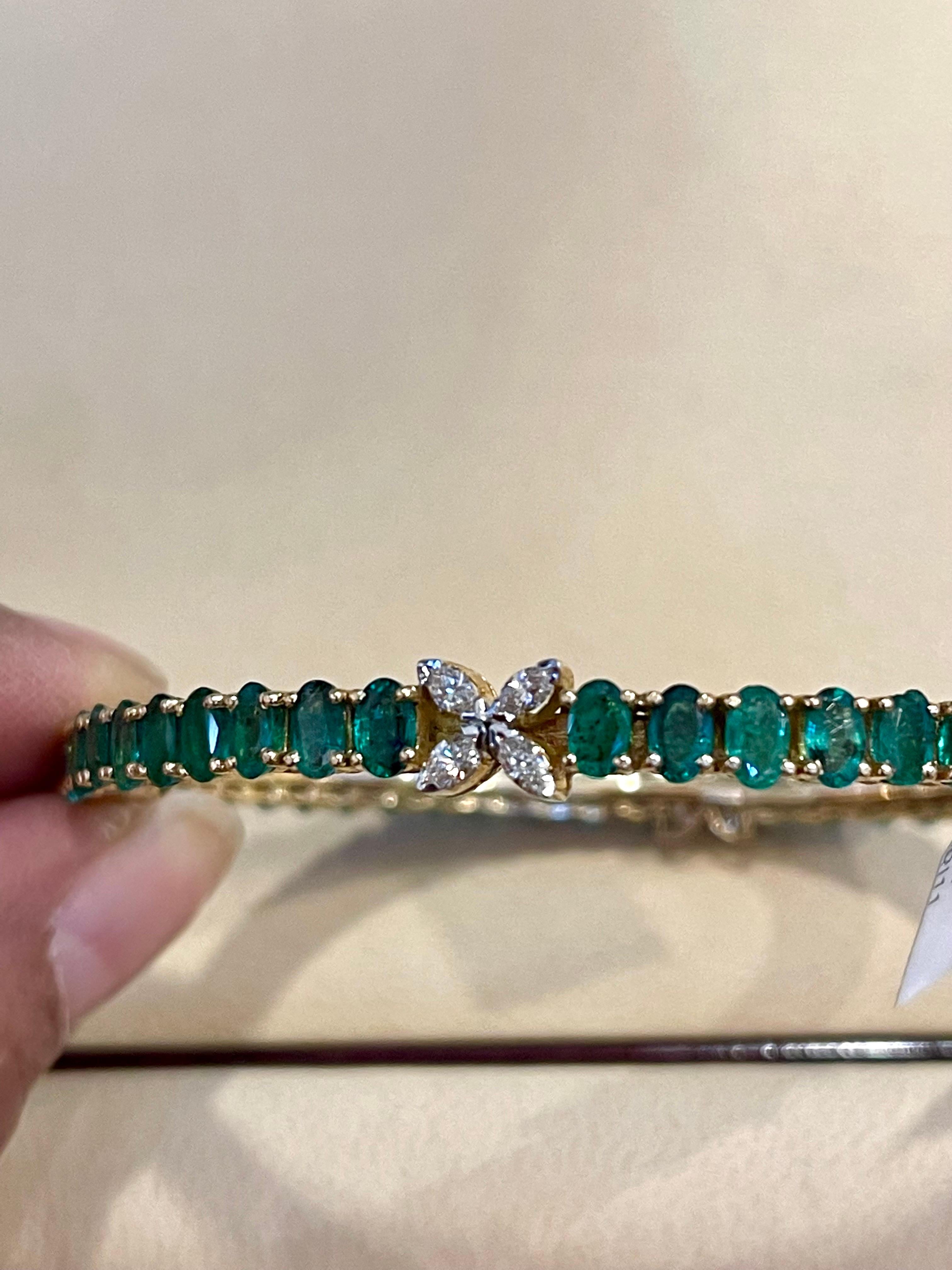 9 Carat Oval Emeralds and Diamonds 18 Karat Gold 23 Grams Bangle /Bracelet 7