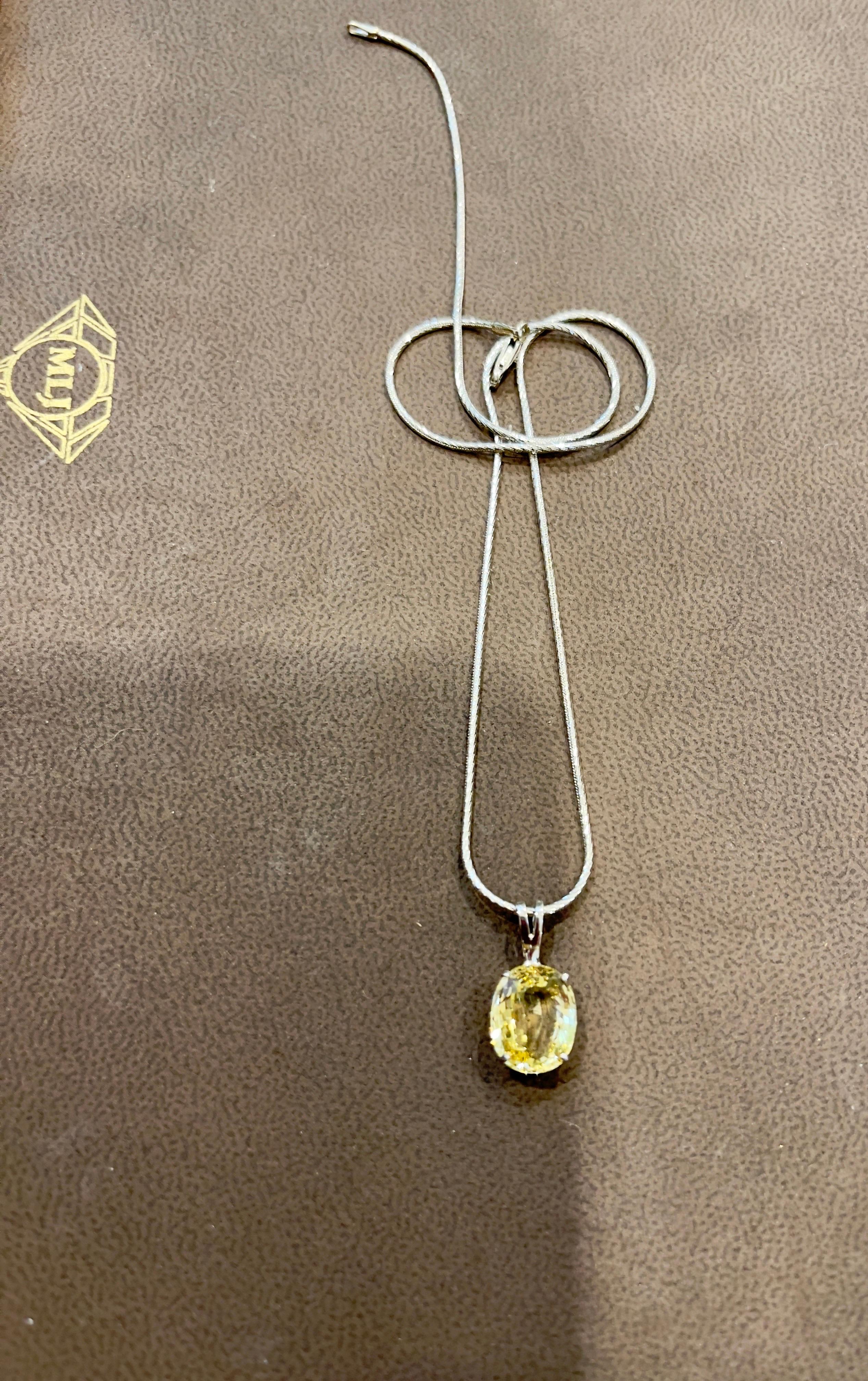 Collier pendentif en or blanc avec saphir jaune de Ceylan naturel de 5,56 carats certifié par le GIA en vente 12