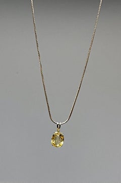 Collier pendentif en or blanc avec saphir jaune de Ceylan naturel de 5,56 carats certifié par le GIA