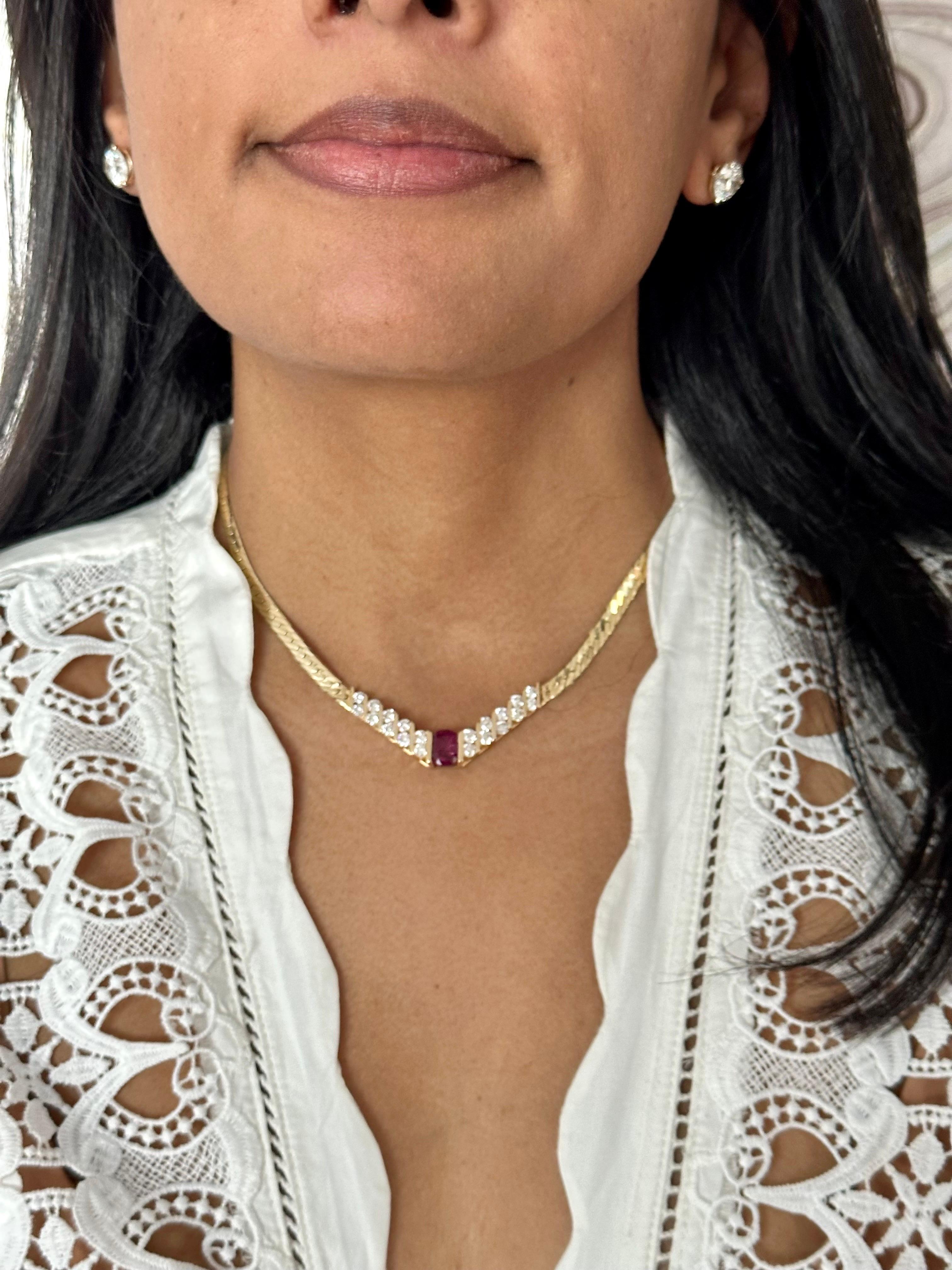 GIA-zertifiziert 3 Karat natürlicher ovaler  Halskette mit Rubin- und Diamant-Anhänger aus 14 Karat Gelbgold im Angebot 8