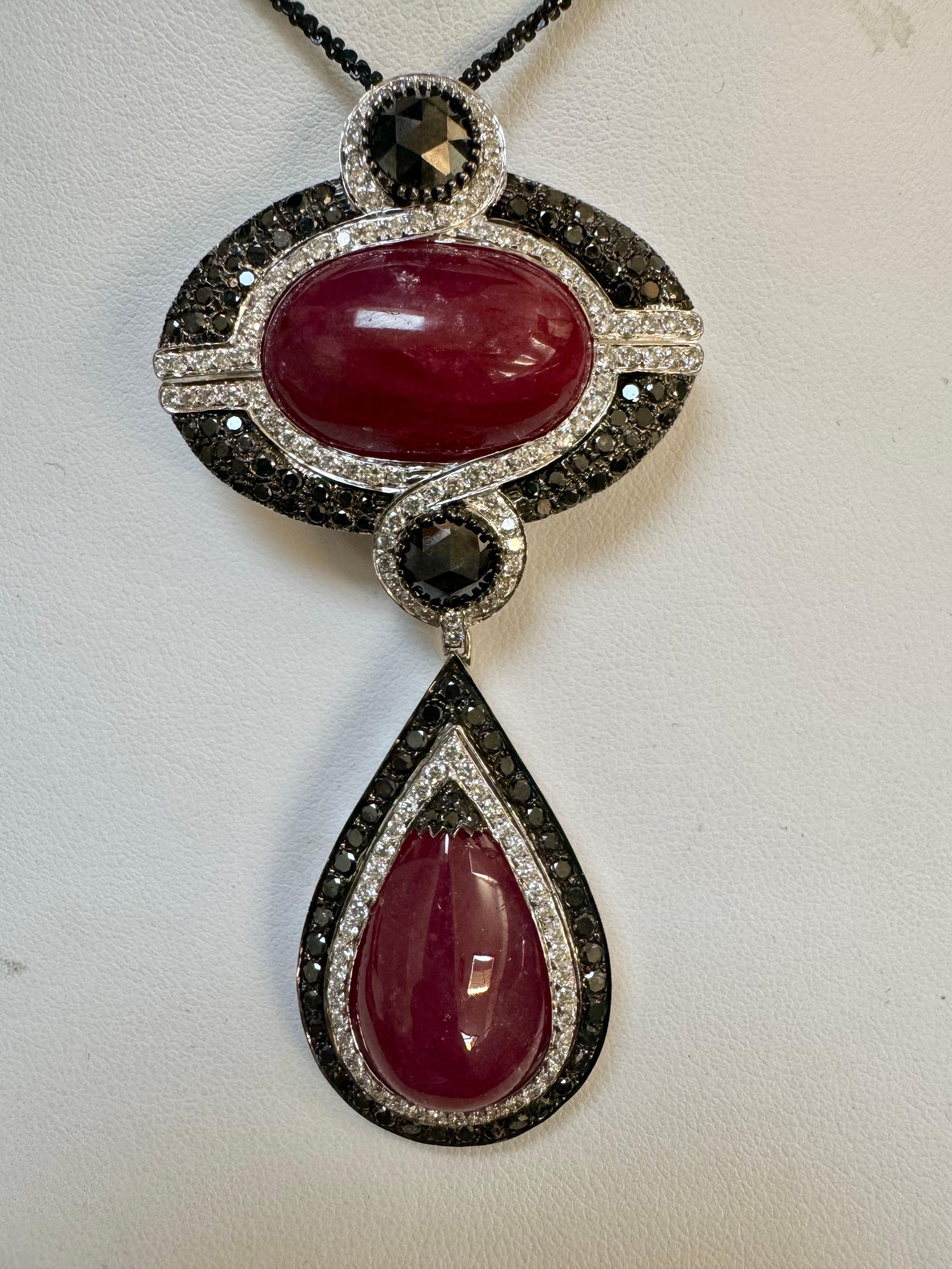 Vintage Large Pendant 40Ct Natural Ruby No Heat & Black & White Diamond 18KWG In Excellent Condition For Sale In New York, NY