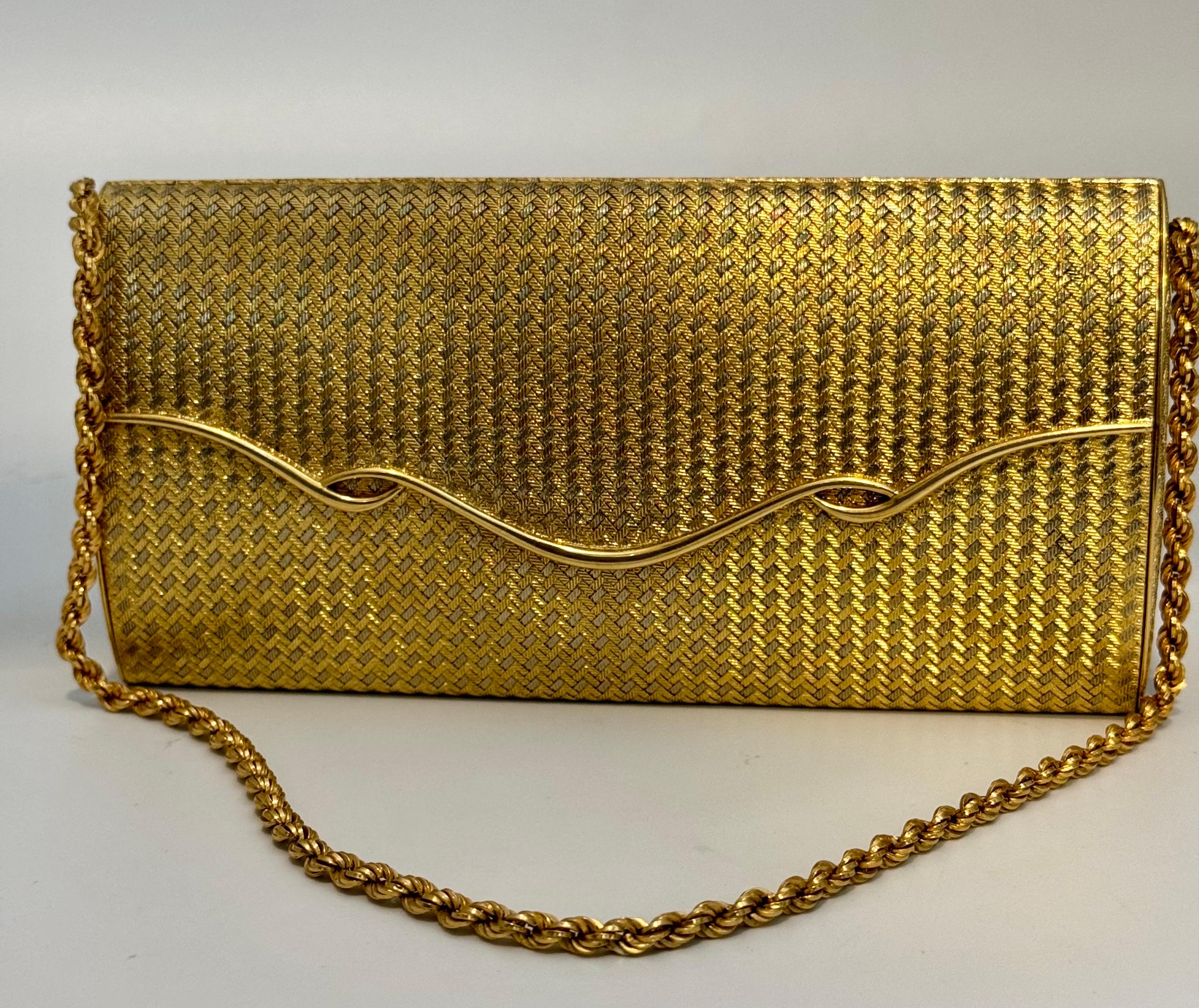 Massoni Rome 1960s 18K Yellow Gold Woven Mesh Clutch Handbag  Mirror Inside Rare For Sale 1