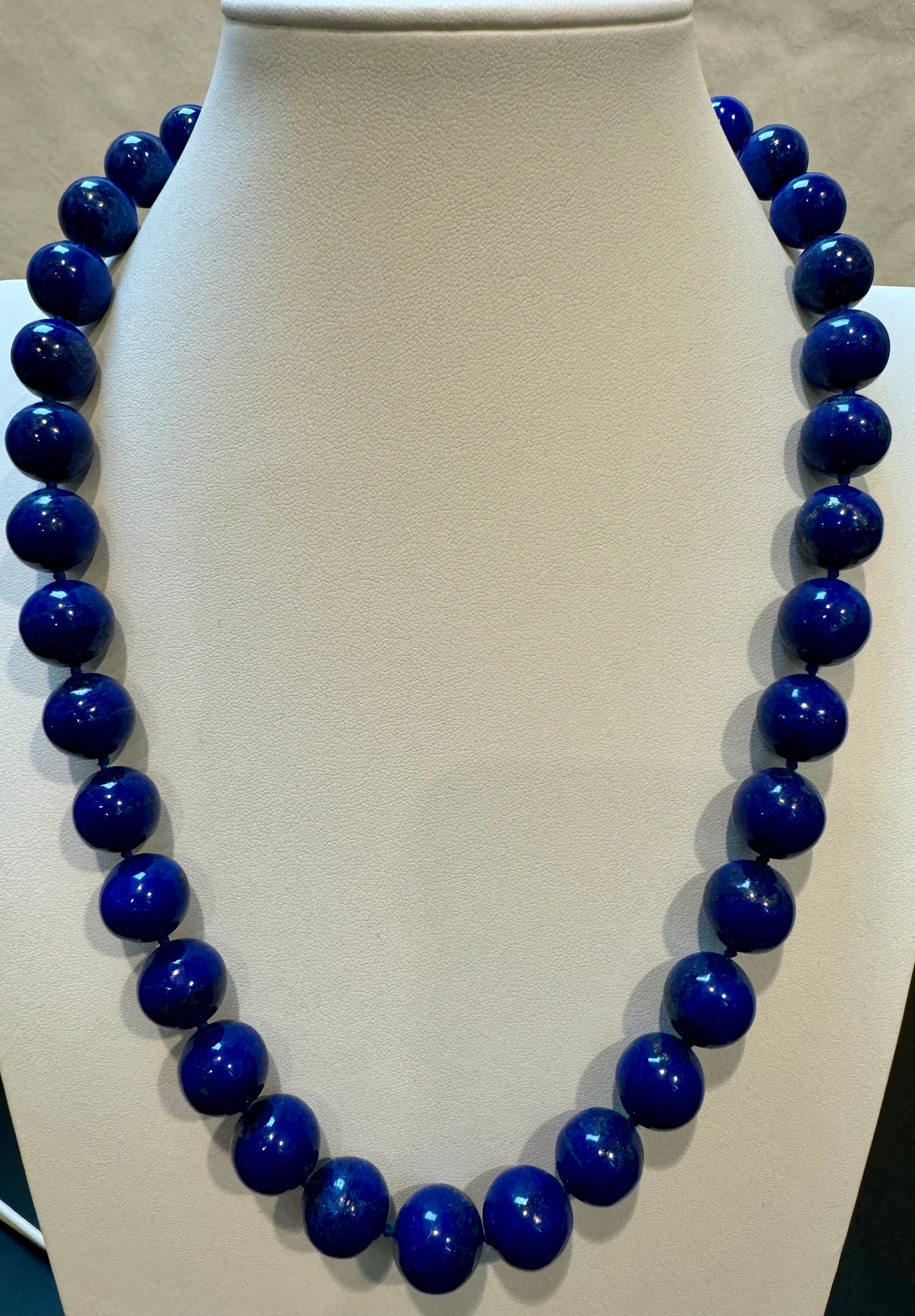 Vintage Lapis Lazuli Single Strand Necklace with 14 Karat Yellow Gold Lobster For Sale 12