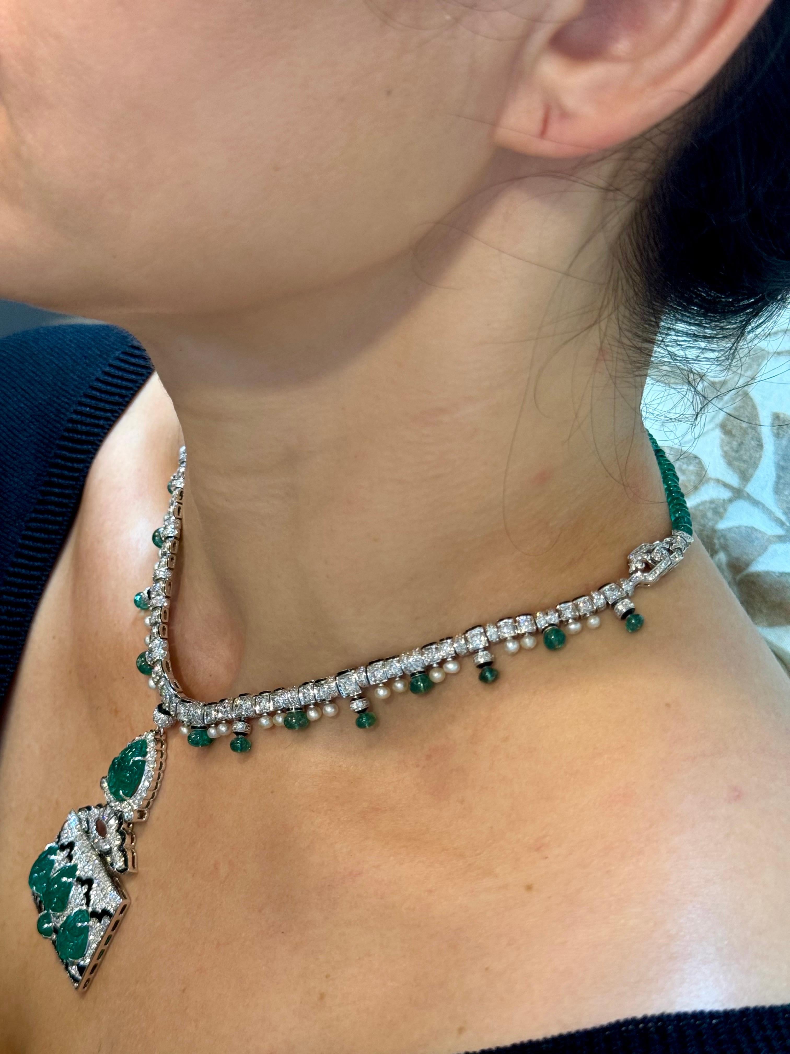 25 carati di smeraldo naturale e 10 carati di diamante Art Carved  Collana in oro 18 KW in vendita 5