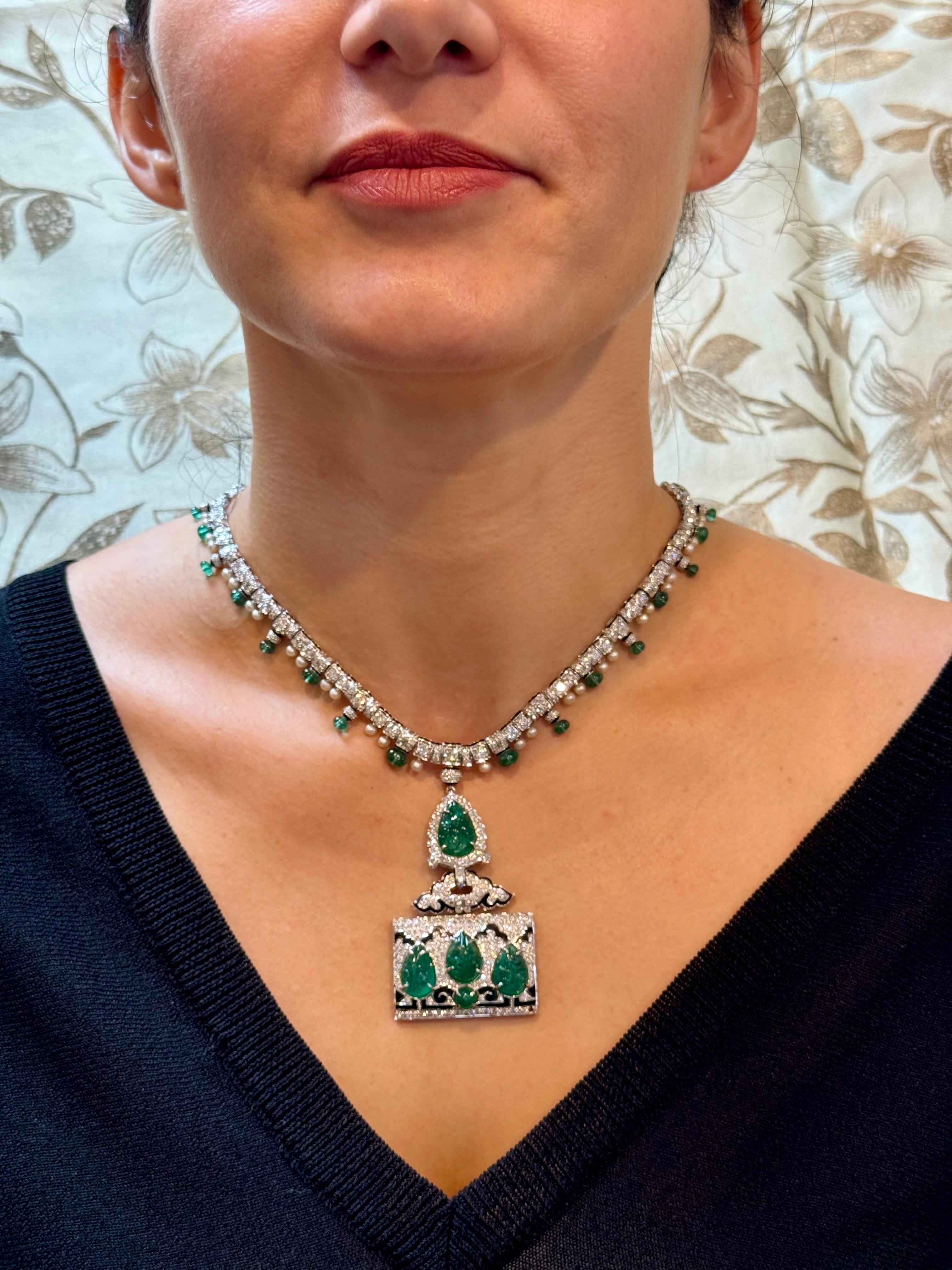 25 carati di smeraldo naturale e 10 carati di diamante Art Carved  Collana in oro 18 KW in vendita 4