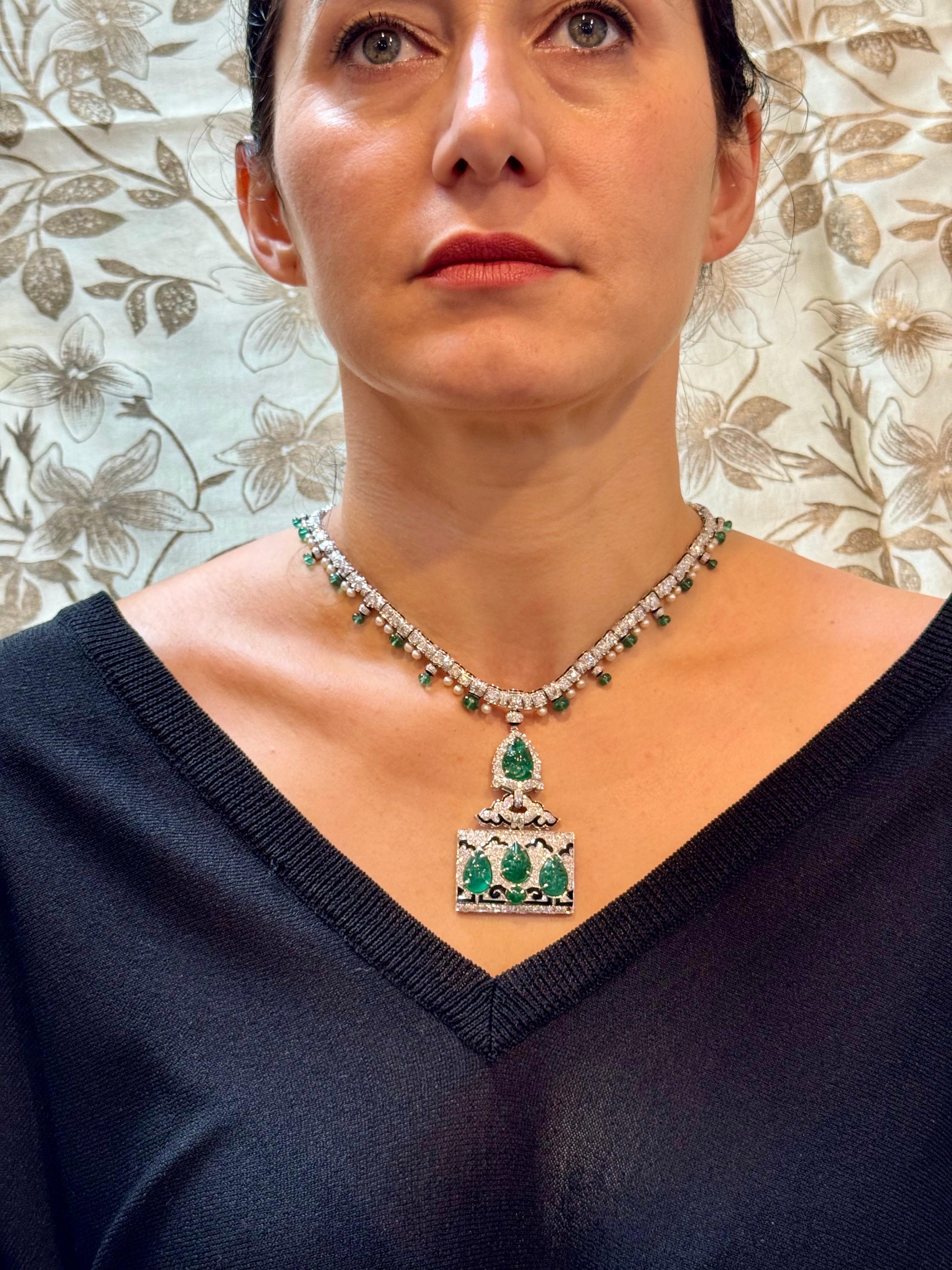 25 carati di smeraldo naturale e 10 carati di diamante Art Carved  Collana in oro 18 KW in vendita 7