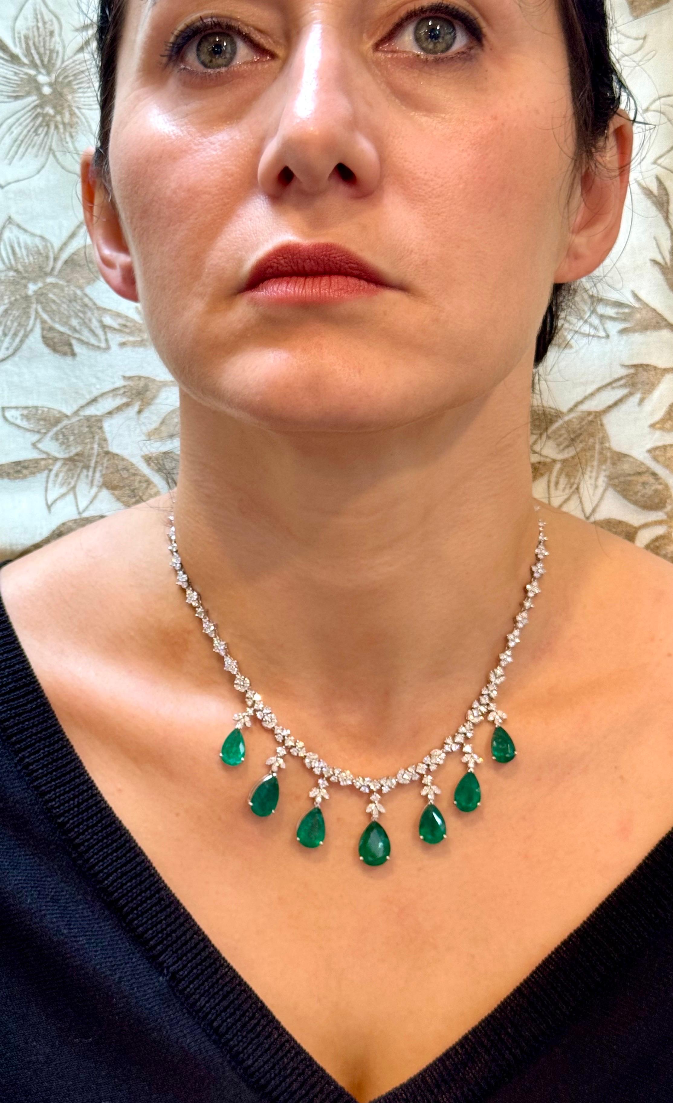 GIA Certified Pear Zambian Emerald & Diamond Bridal Drop Necklace 14 Kt  Oro in vendita 9
