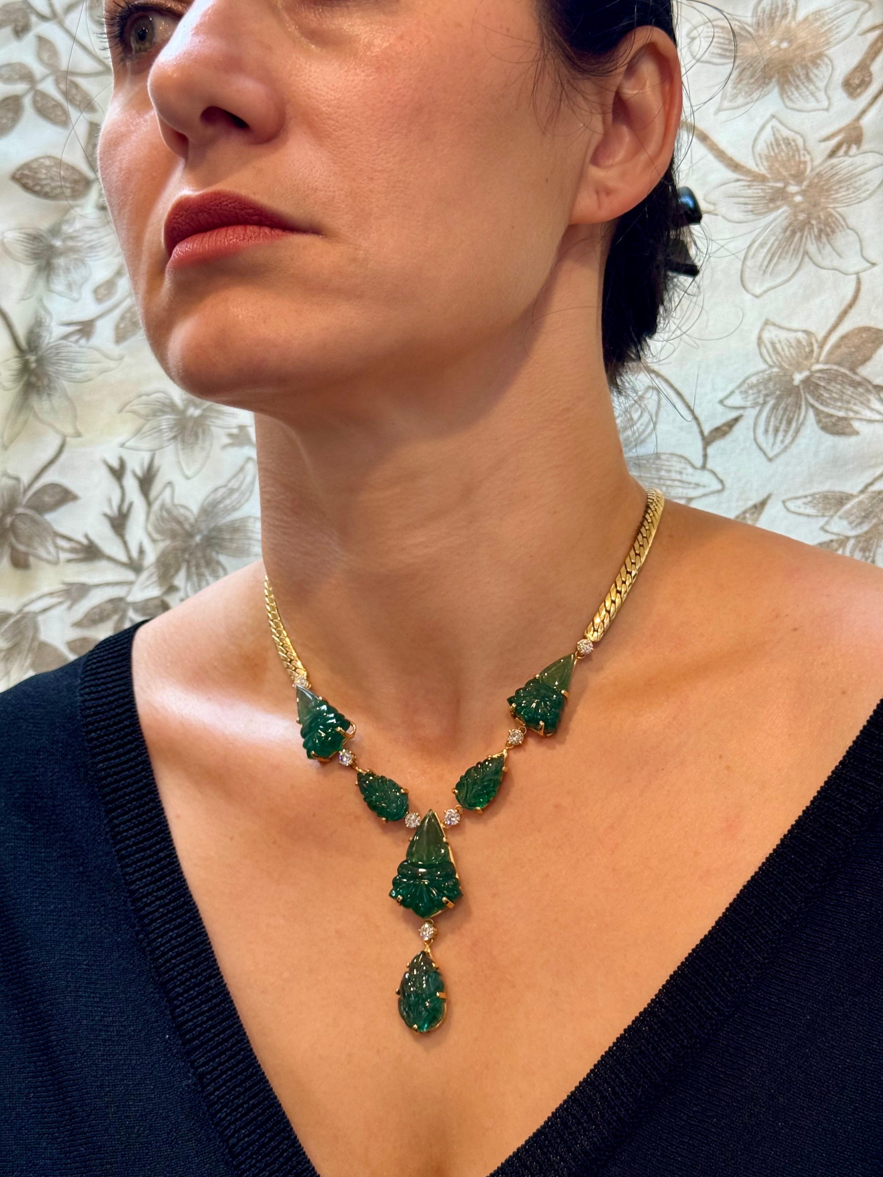 115 Karat Natürlicher geschnitzter Tropfen Smaragd & 4 Karat Diamant  Halskette aus 18 Karat Gold mit Halskette im Angebot 13