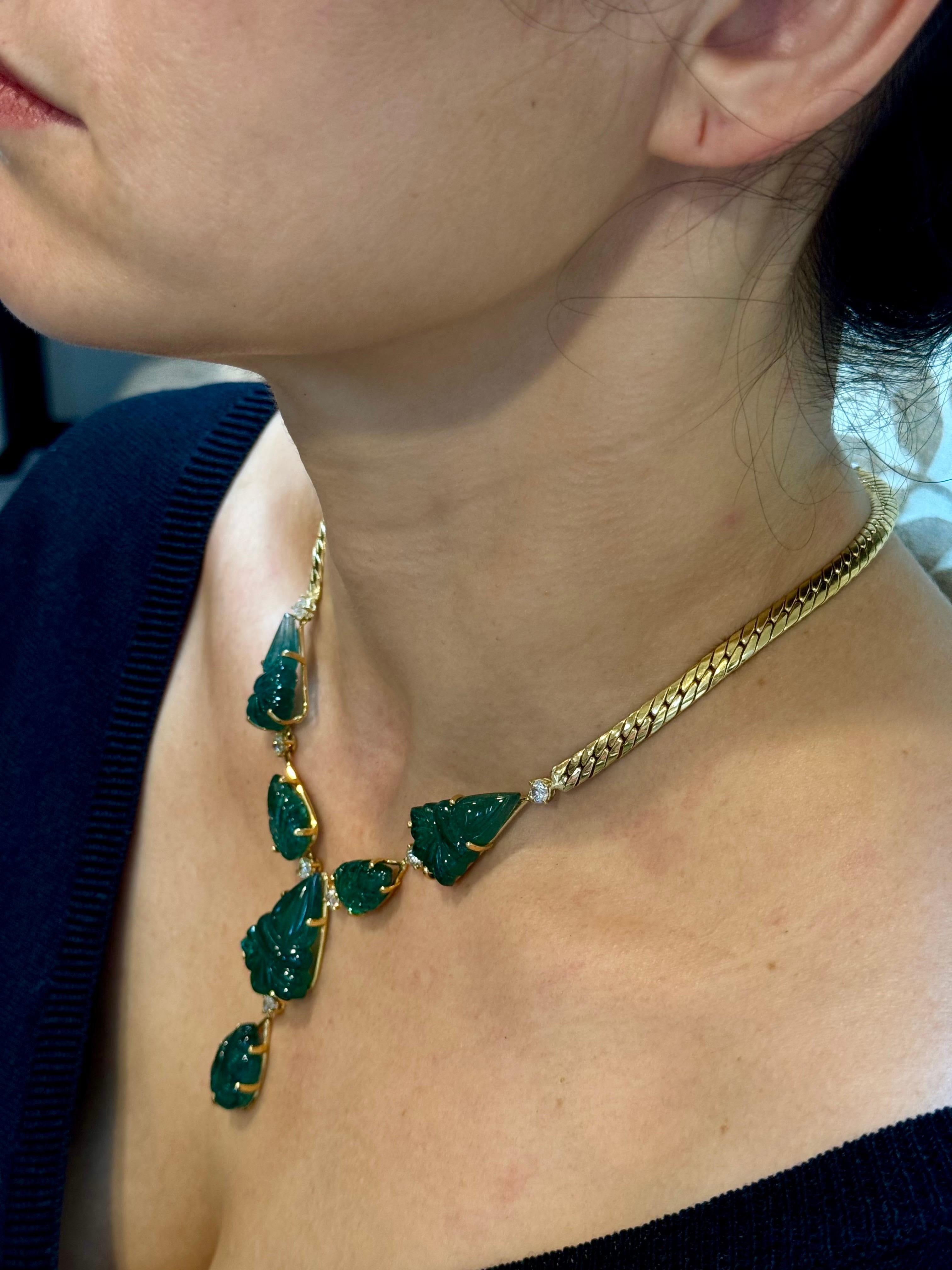 115 Karat Natürlicher geschnitzter Tropfen Smaragd & 4 Karat Diamant  Halskette aus 18 Karat Gold mit Halskette im Angebot 12