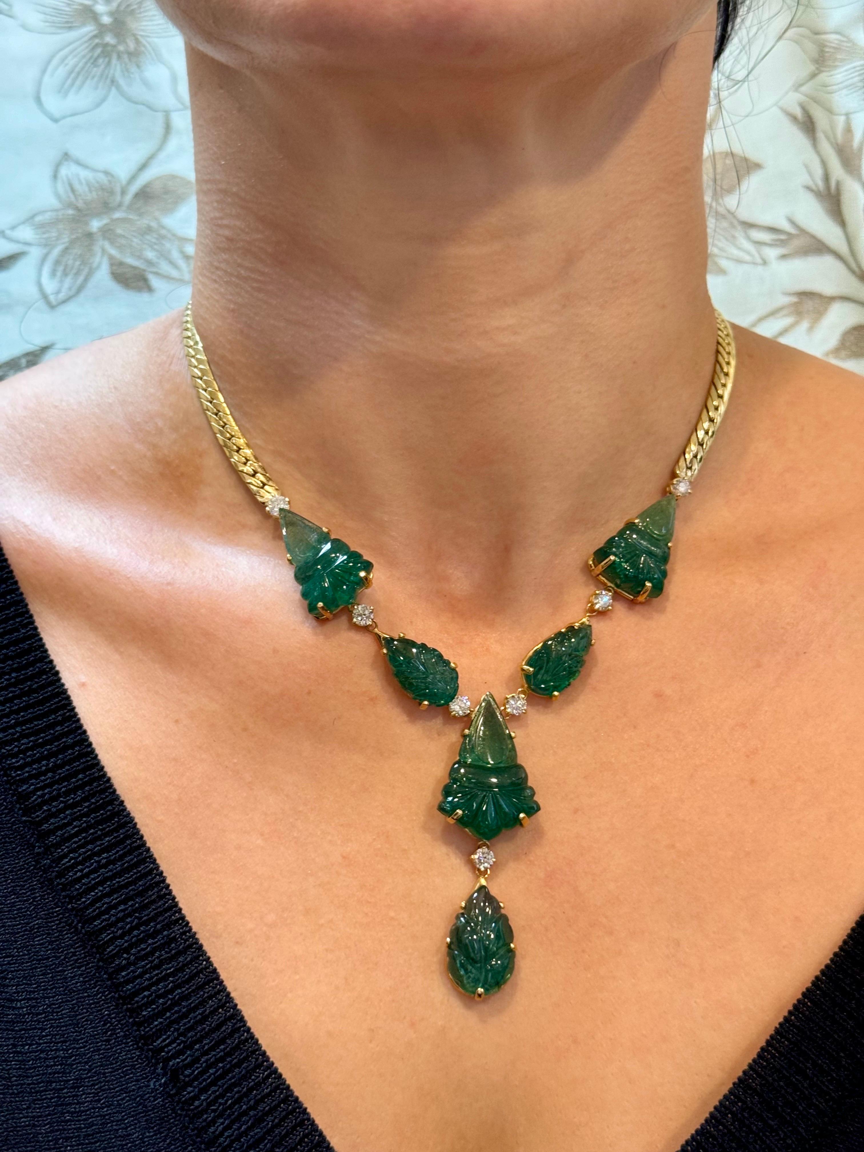 115 Karat Natürlicher geschnitzter Tropfen Smaragd & 4 Karat Diamant  Halskette aus 18 Karat Gold mit Halskette im Angebot 15