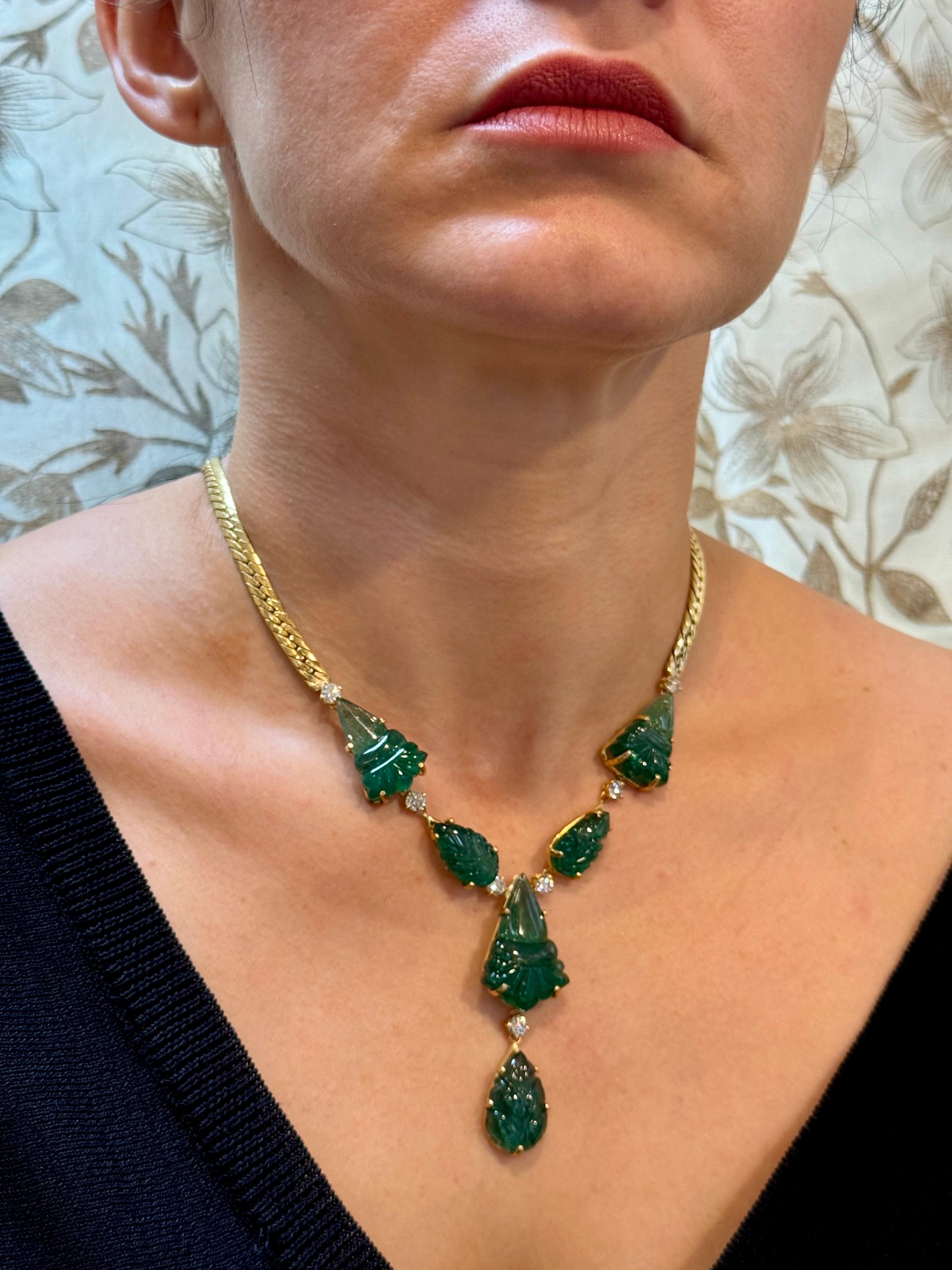 115 Karat Natürlicher geschnitzter Tropfen Smaragd & 4 Karat Diamant  Halskette aus 18 Karat Gold mit Halskette im Angebot 14