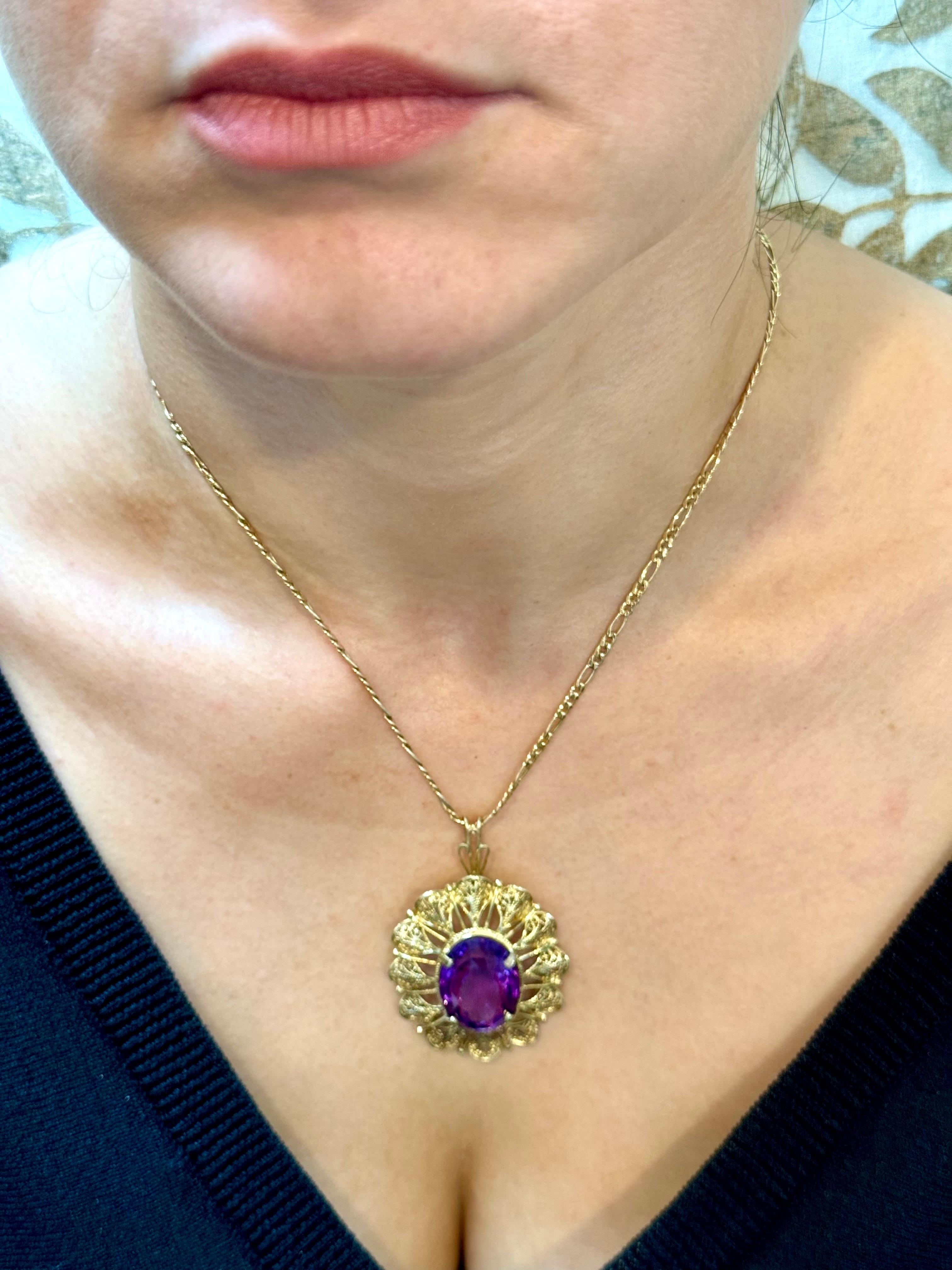 23 Carat Oval Amethyst Pendant  Necklace 18 Karat Yellow Gold Vintage For Sale 8