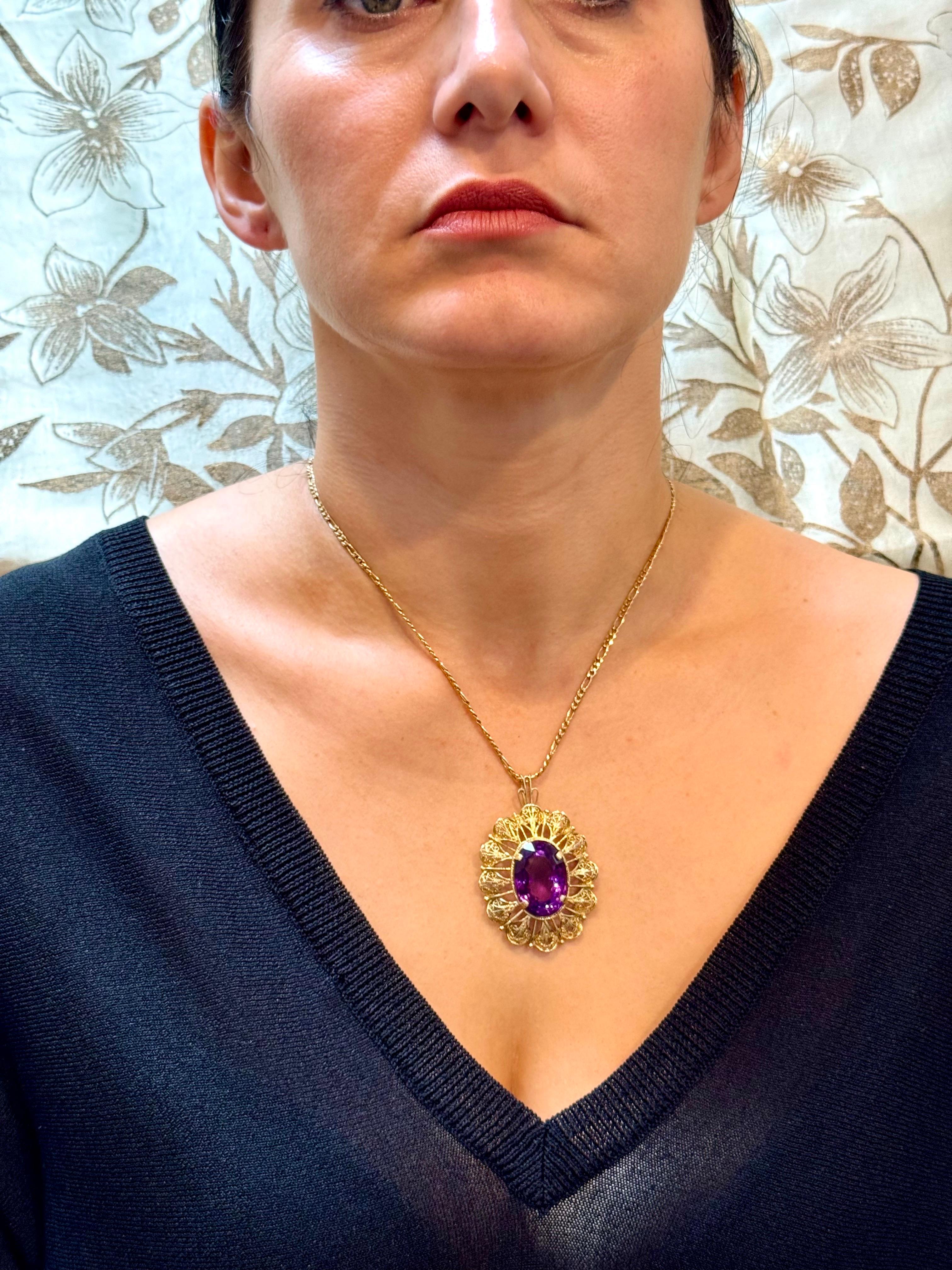 23 Carat Oval Amethyst Pendant  Necklace 18 Karat Yellow Gold Vintage For Sale 7