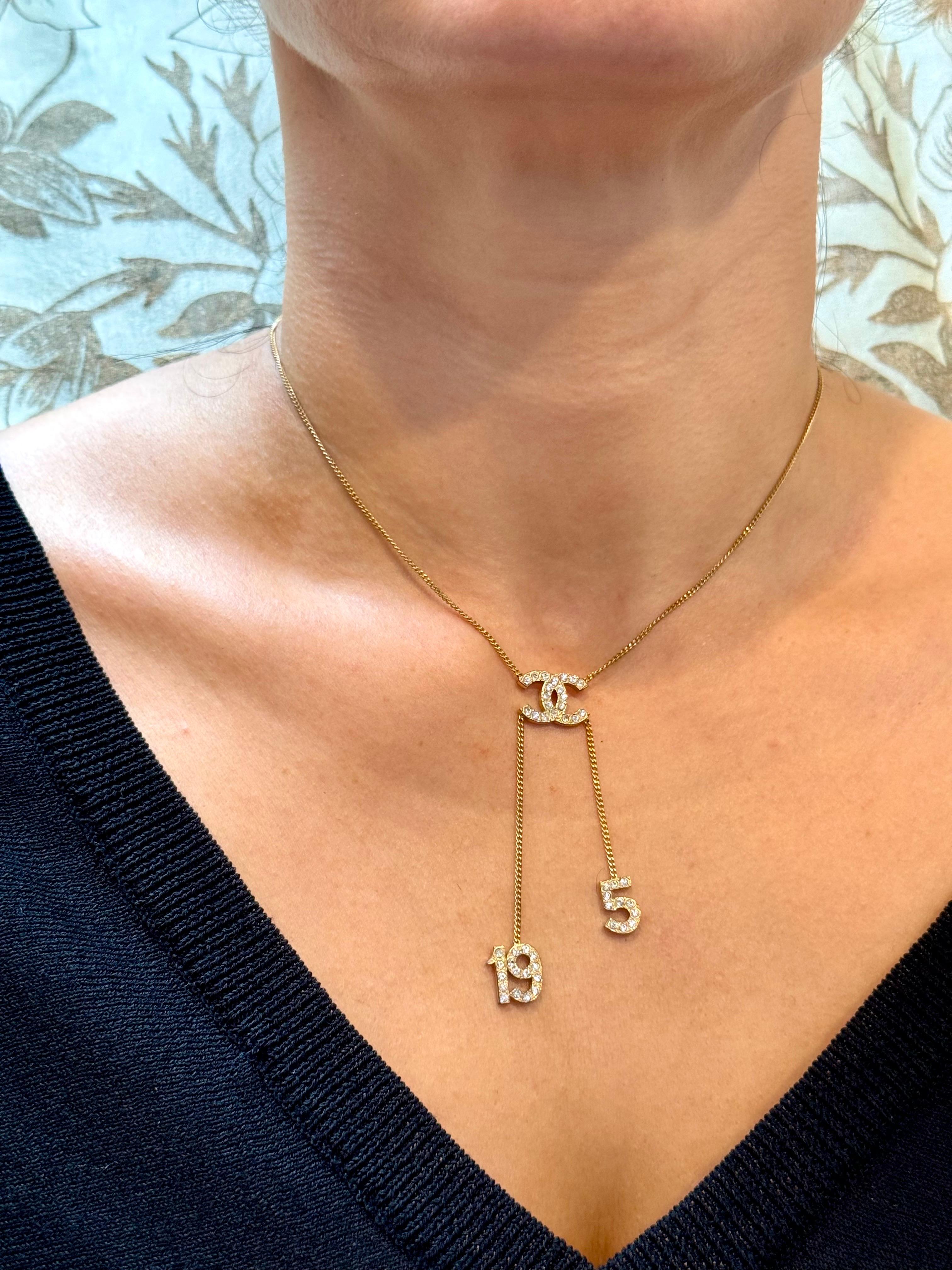 Autentico Chanel strass CC LOGO 5 & 19 Collana con ciondolo Vintage, Estate in vendita 11