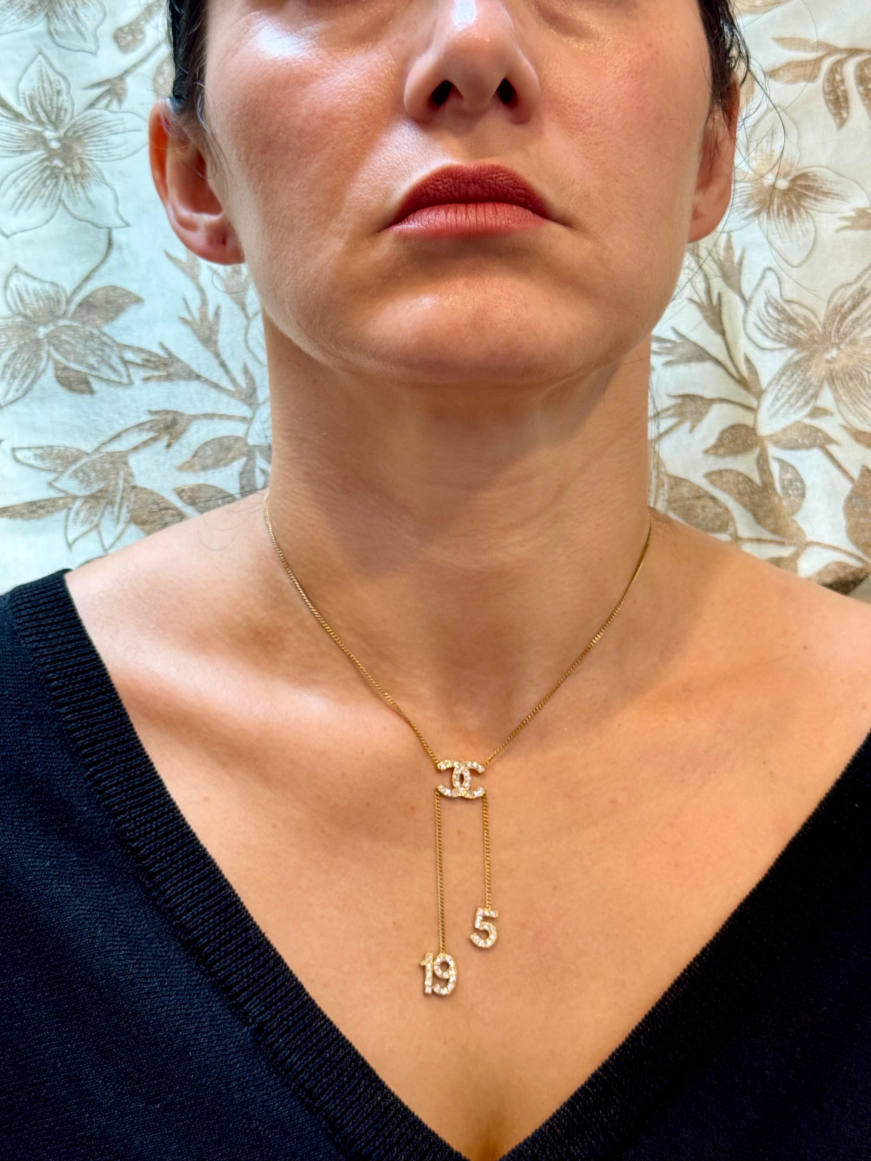 Autentico Chanel strass CC LOGO 5 & 19 Collana con ciondolo Vintage, Estate in vendita 13