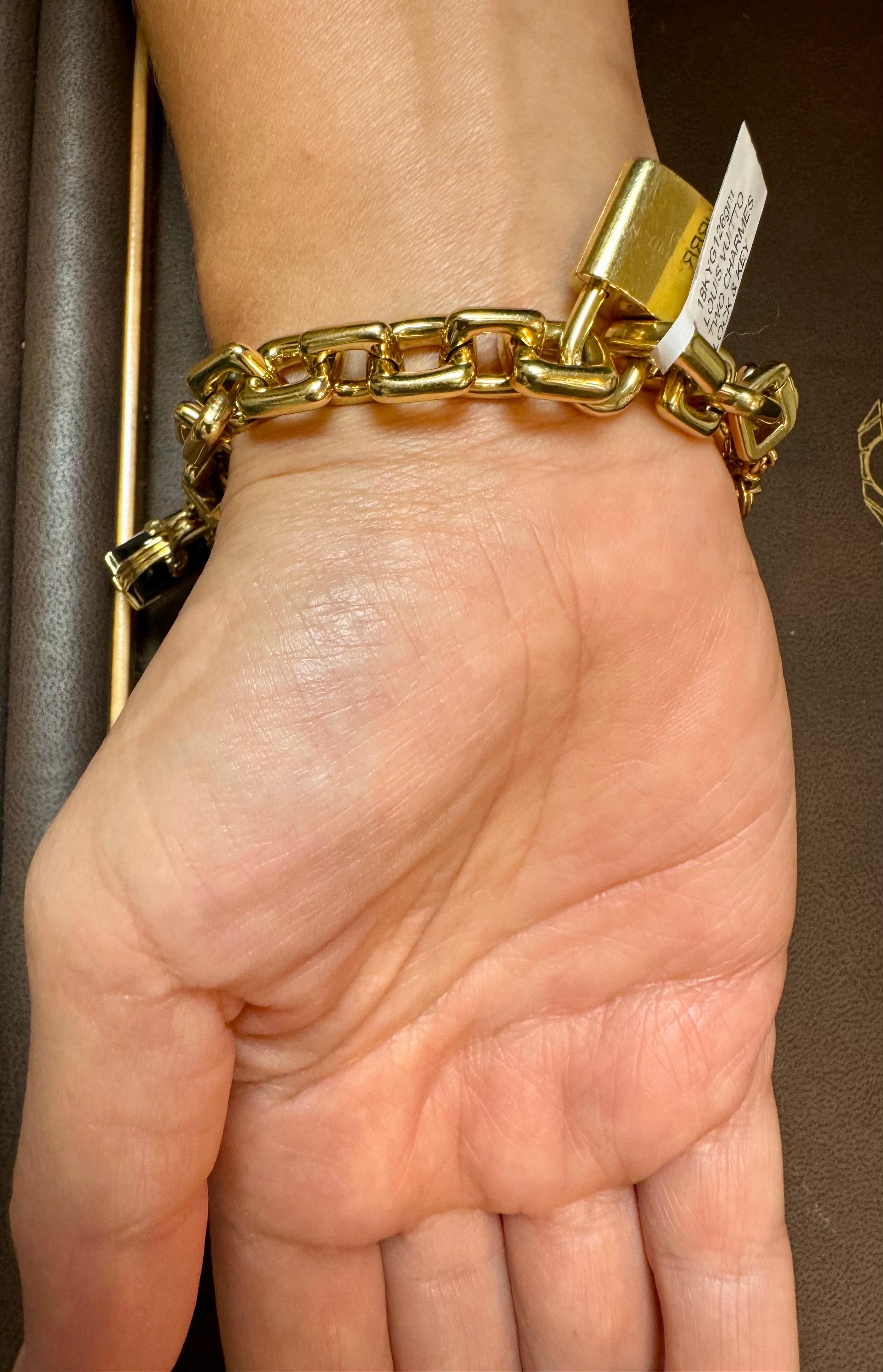 Louis Vuitton Padlock & Keys+ Two Bags Charm Yellow Gold Bracelet 125.7 Gm 18 KG For Sale 10