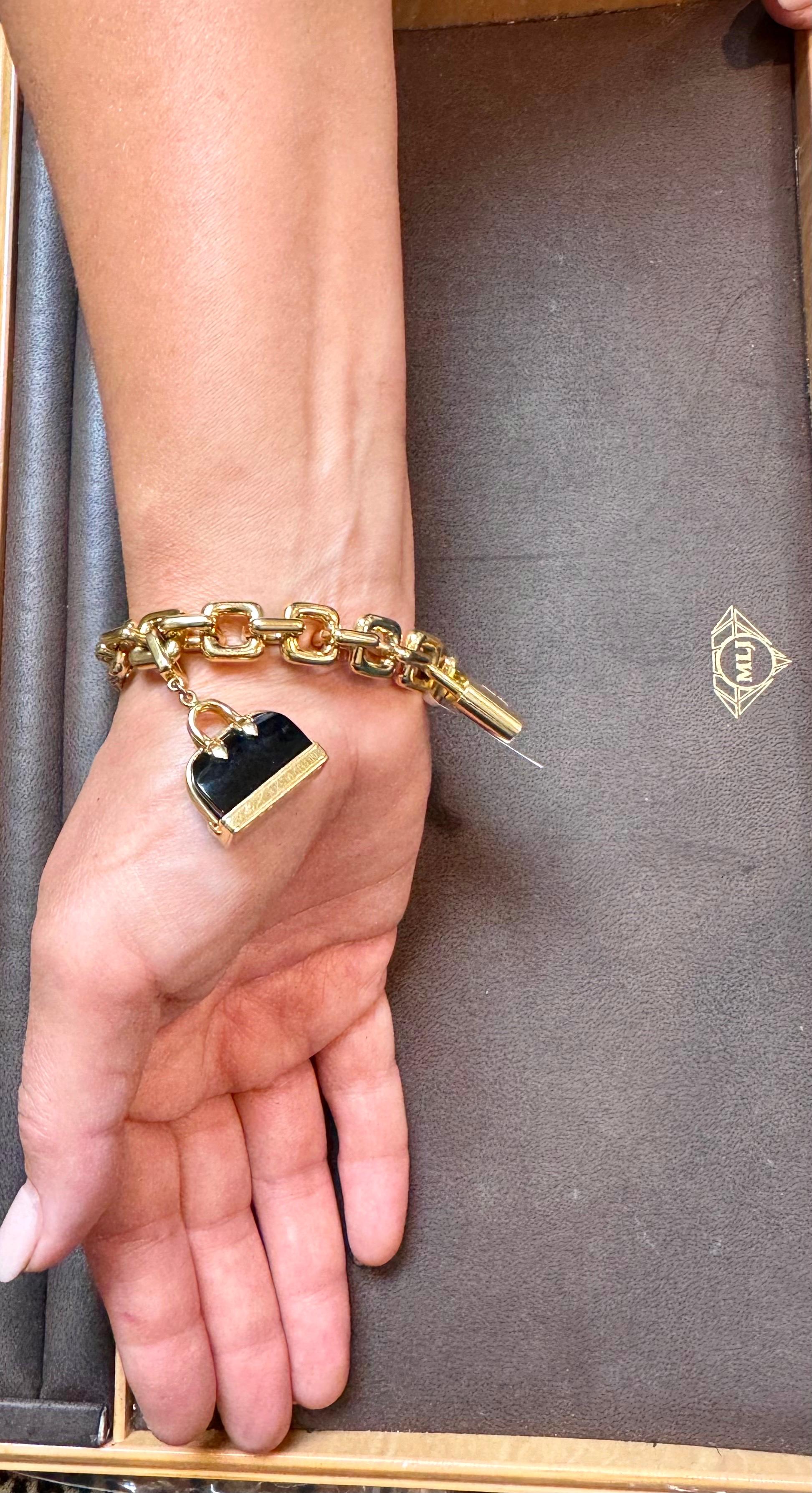 Louis Vuitton Padlock & Keys+ Two Bags Charm Yellow Gold Bracelet 125.7 Gm 18 KG For Sale 11