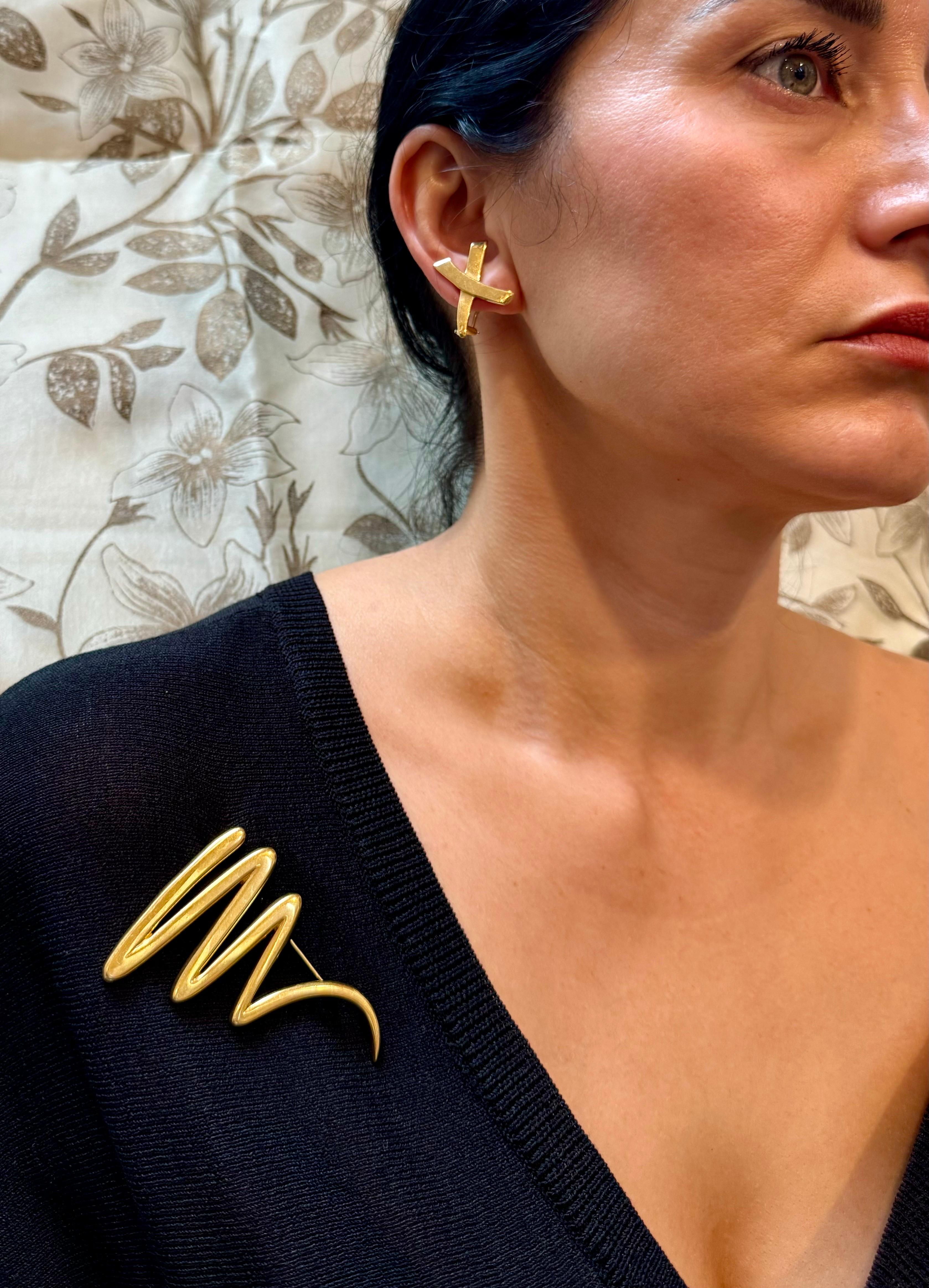 Tiffany & Co. Épingle/broche en or jaune 18 carats Picasso, grand Zig Zag, 31 gm en vente 9