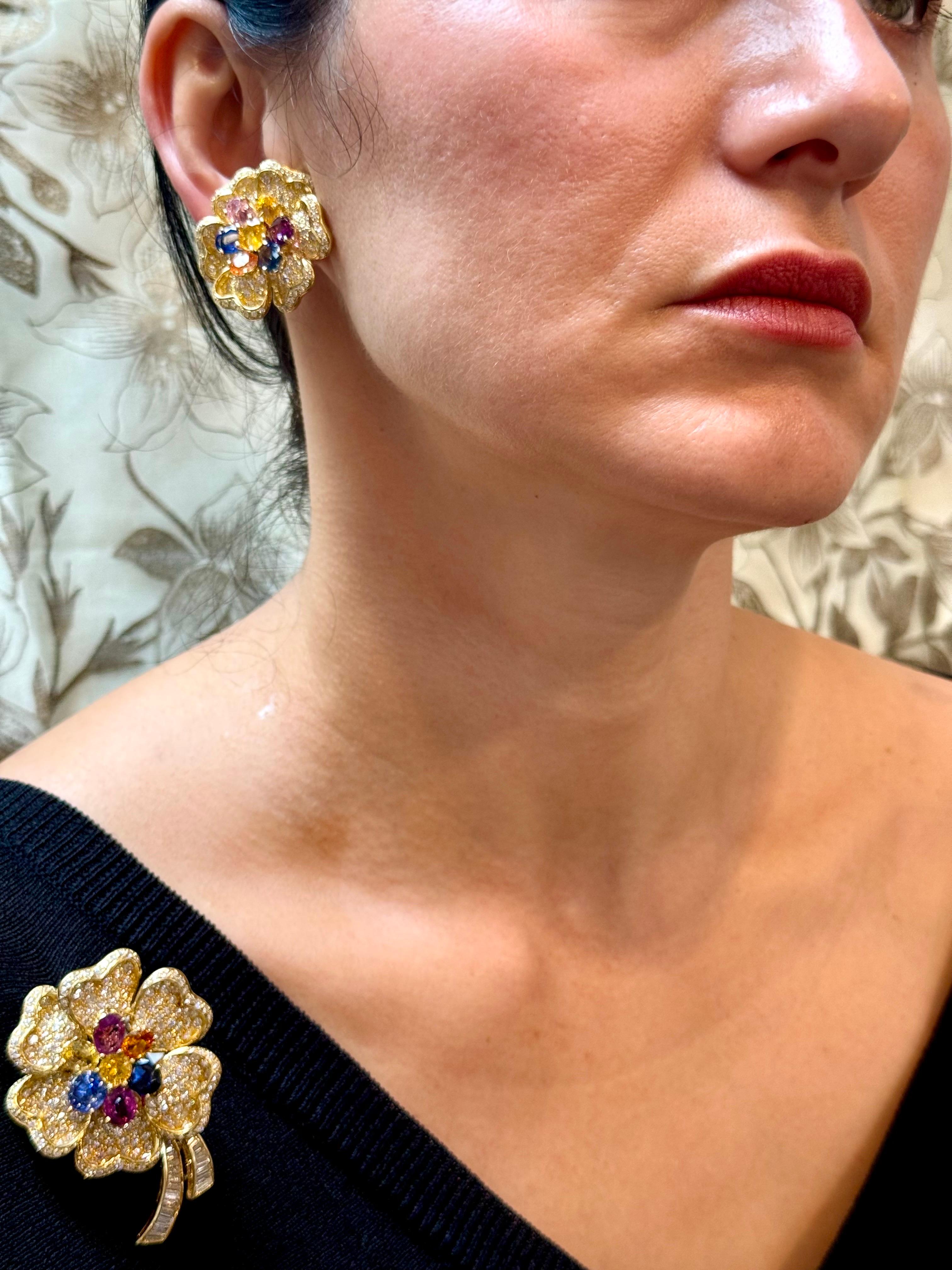 18K Yellow Gold Diamond Multicolor Sapphire Flower Brooch/pin by Designer Adler For Sale 5