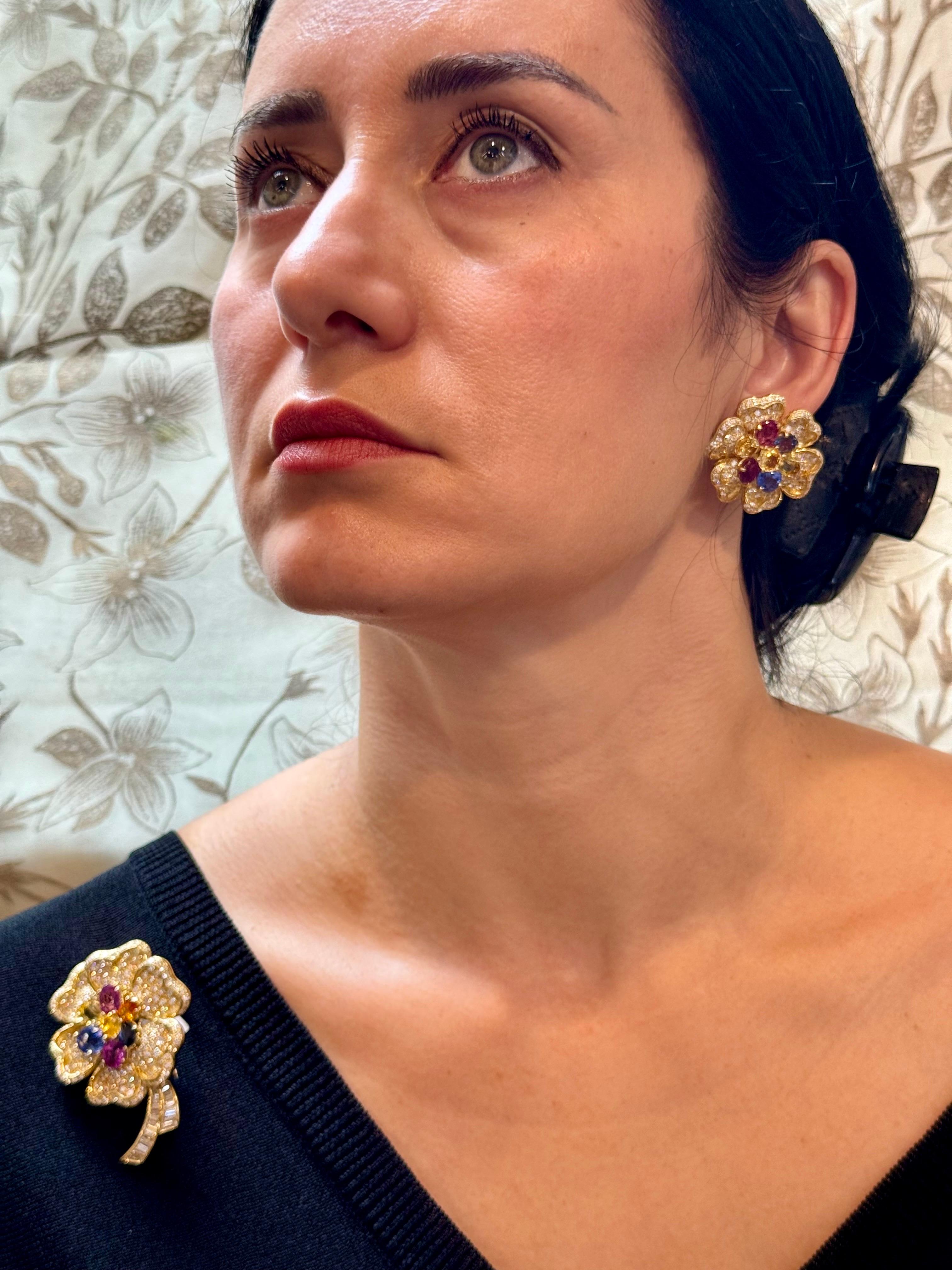 18K Yellow Gold Diamond Multicolor Sapphire Flower Brooch/pin by Designer Adler For Sale 7