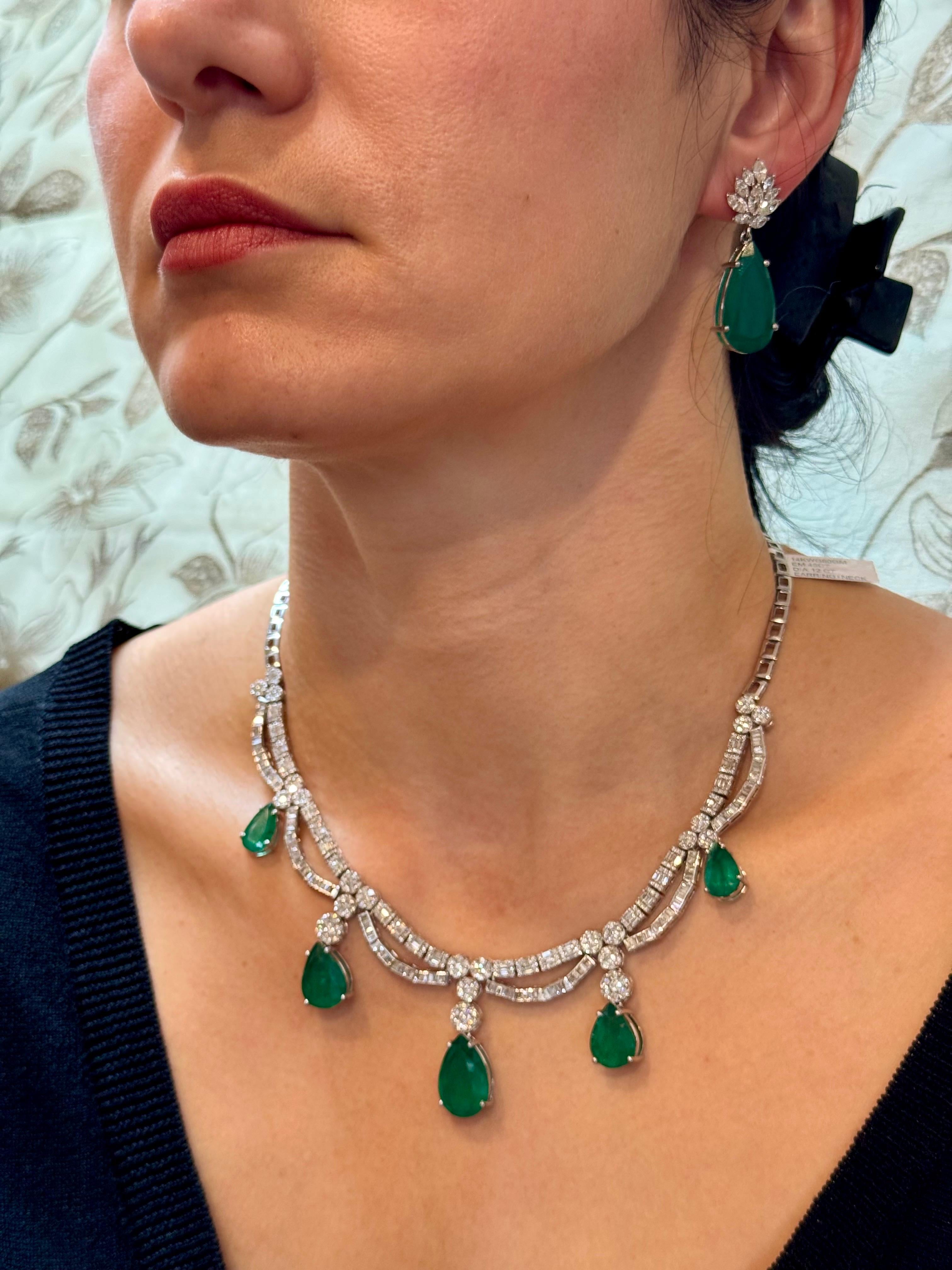 45 Karat sambischer Smaragd und 12 Karat Diamant Halskette und Ohrring Brautsuite im Angebot 9