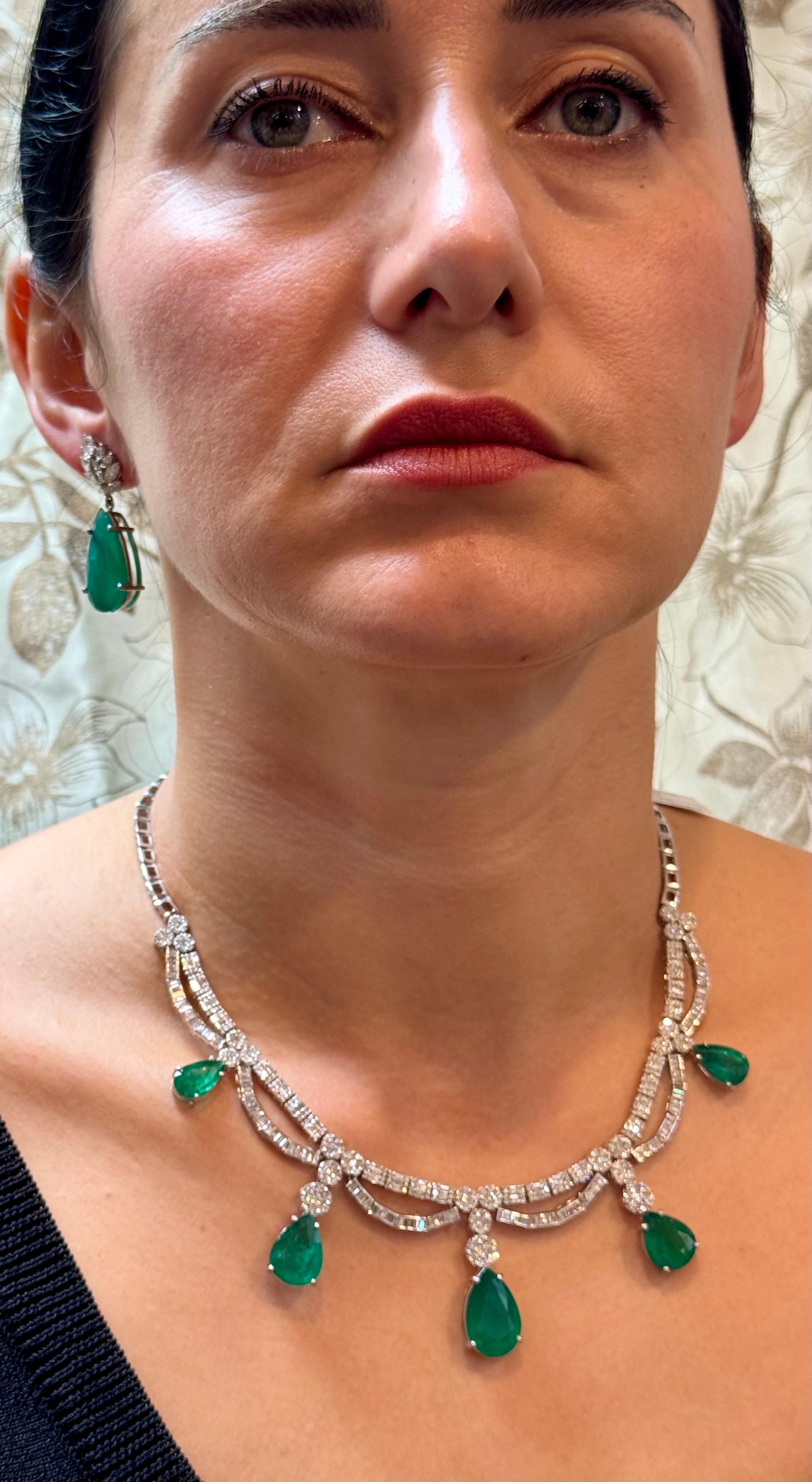 45 Karat sambischer Smaragd und 12 Karat Diamant Halskette und Ohrring Brautsuite im Angebot 11