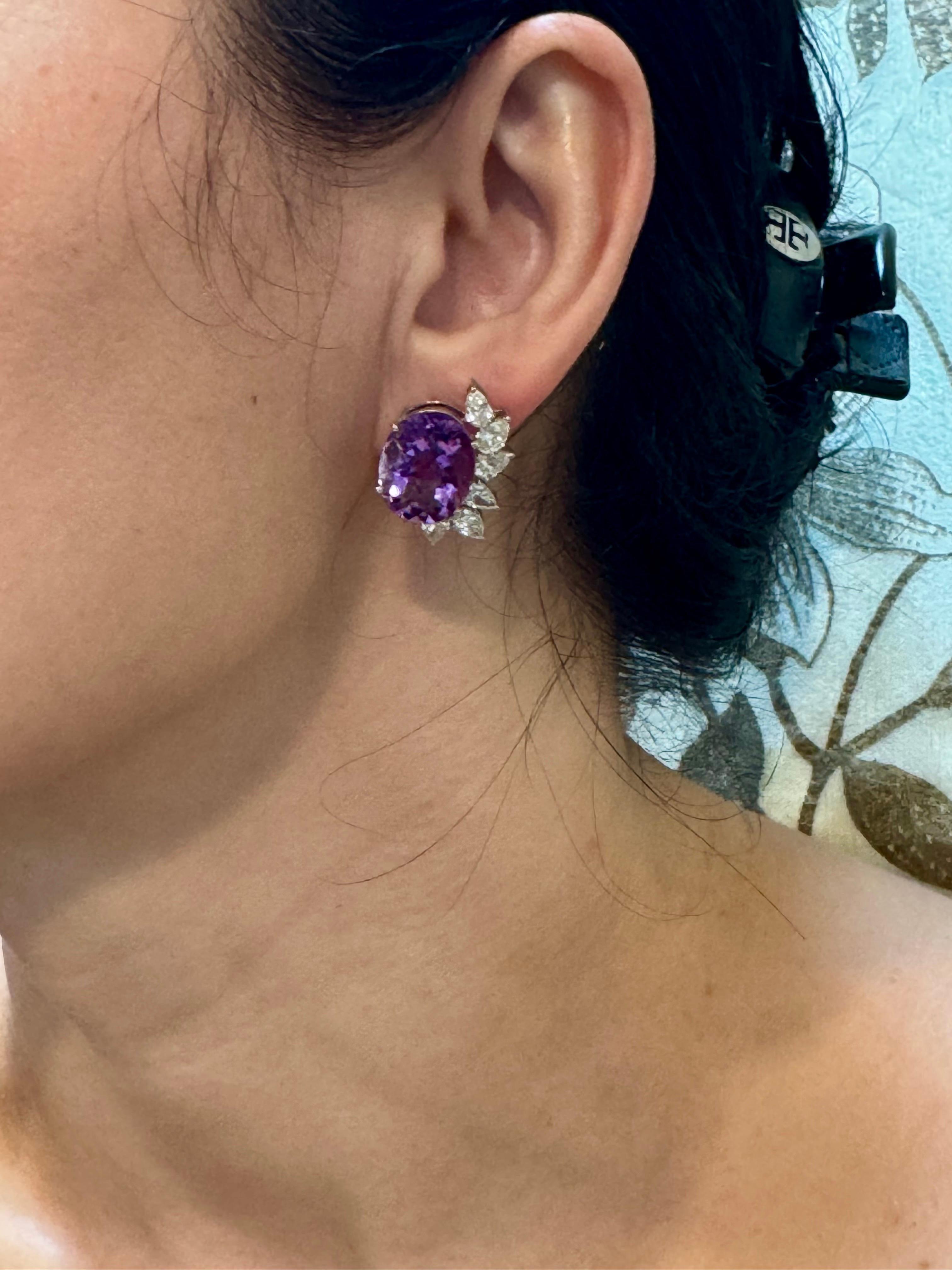 22 Karat natürlicher Amethyst & 3,60 Karat birnenförmiger Diamant-Ohrstecker, 14KWG im Angebot 2