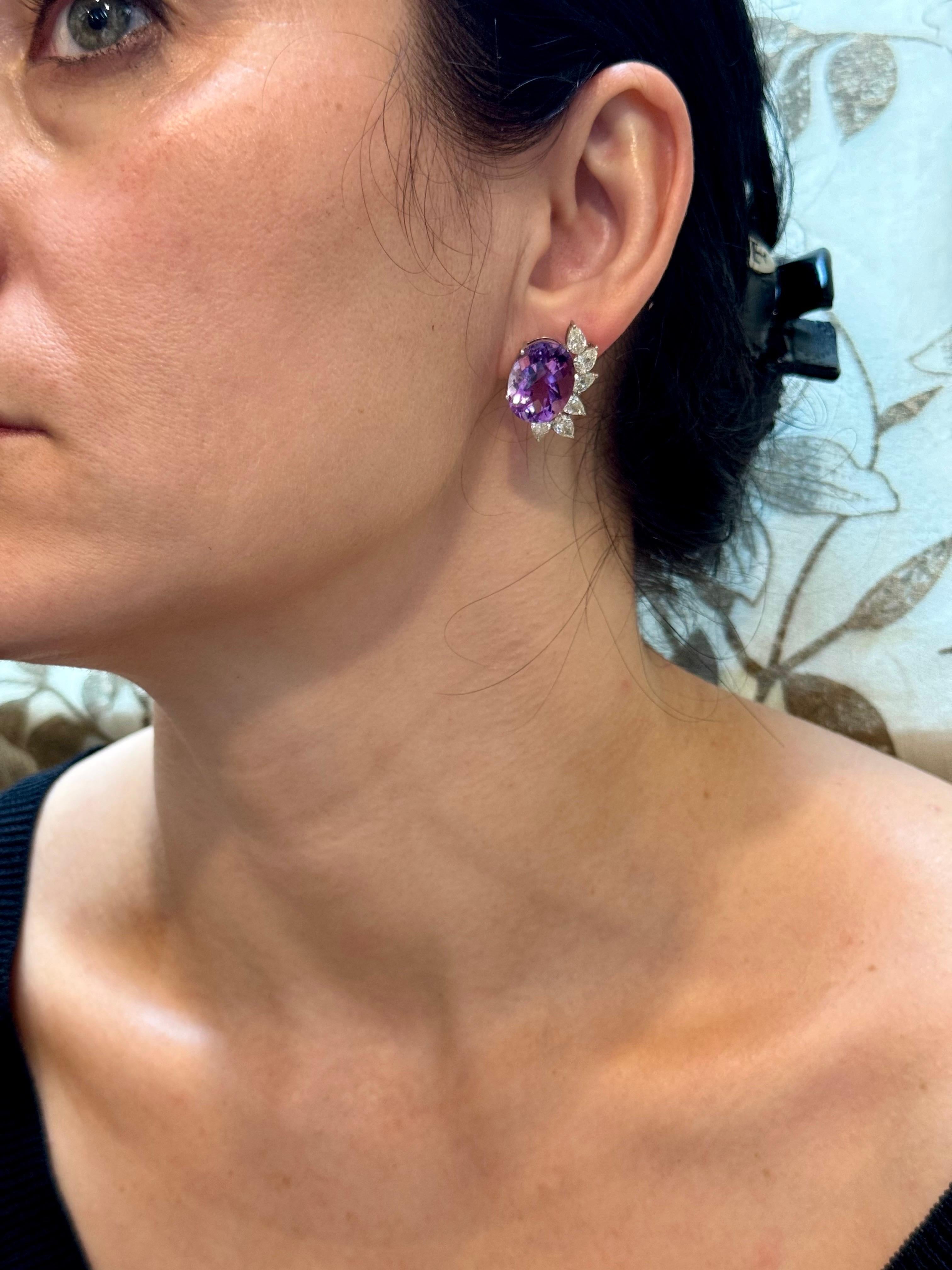 22 Karat natürlicher Amethyst & 3,60 Karat birnenförmiger Diamant-Ohrstecker, 14KWG im Angebot 1